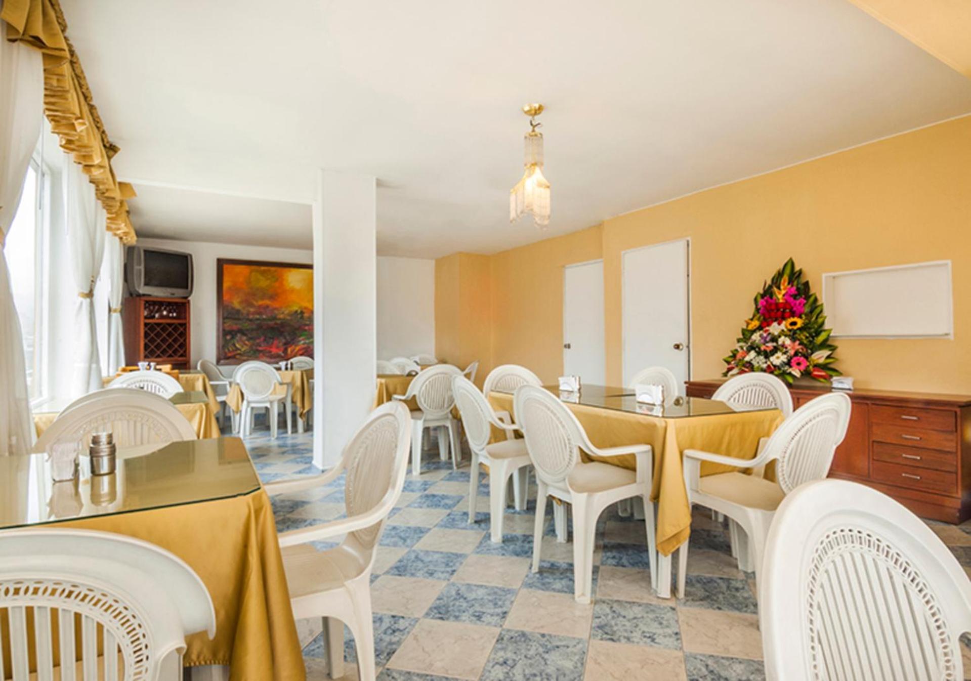 Hotel Gran Marquez, Y