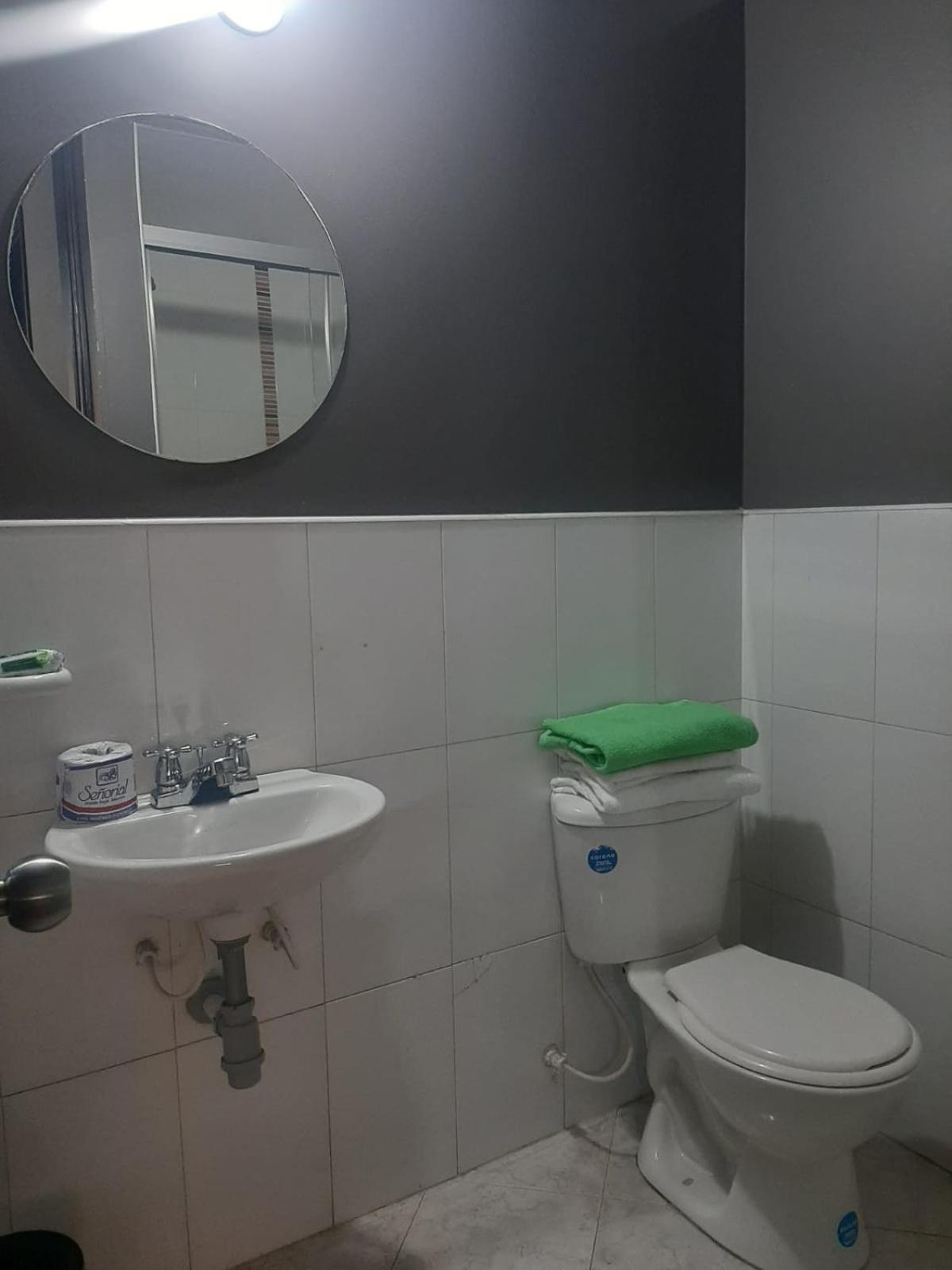 Sector De Corferias , Y A 5 Cuadras, Embajada Americana 10 Cuadras, Cerca Al Can , G 12 , Universidad Nacional , Aeropuerto A 2 Cuadras Estacion Ciudad Universitaria Marque-tresdiecisietecincoveintisieteveintiseistreintayu Apartment Bogota