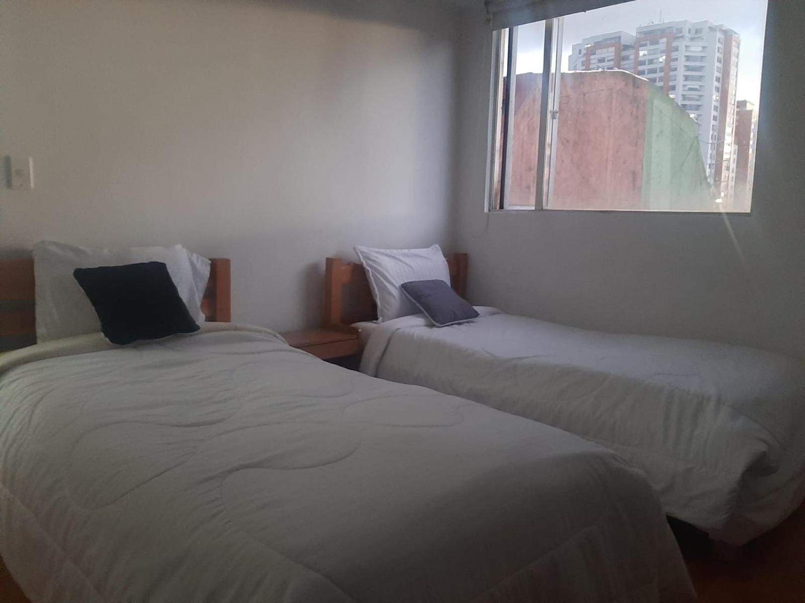 Sector De Corferias , Y A 5 Cuadras, Embajada Americana 10 Cuadras, Cerca Al Can , G 12 , Universidad Nacional , Aeropuerto A 2 Cuadras Estacion Ciudad Universitaria Marque-tresdiecisietecincoveintisieteveintiseistreintayu Apartment Bogota