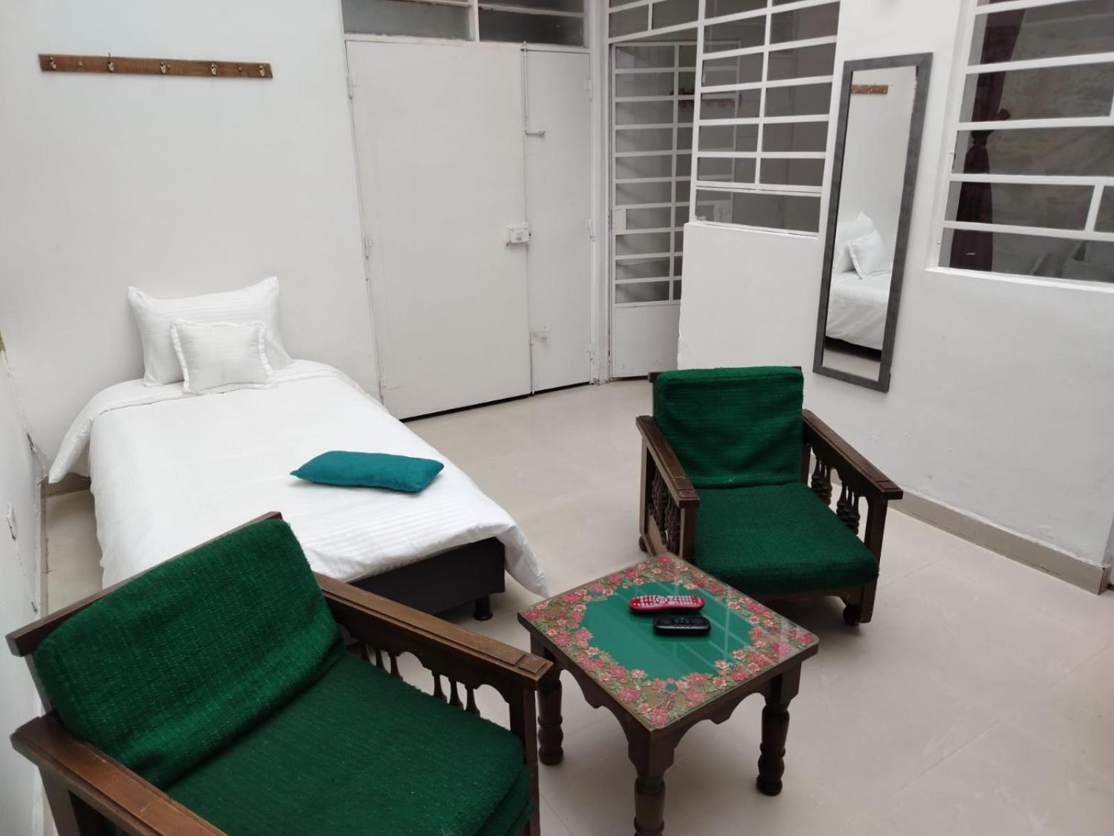 Hosting And Bike Riding Tour Apartment *