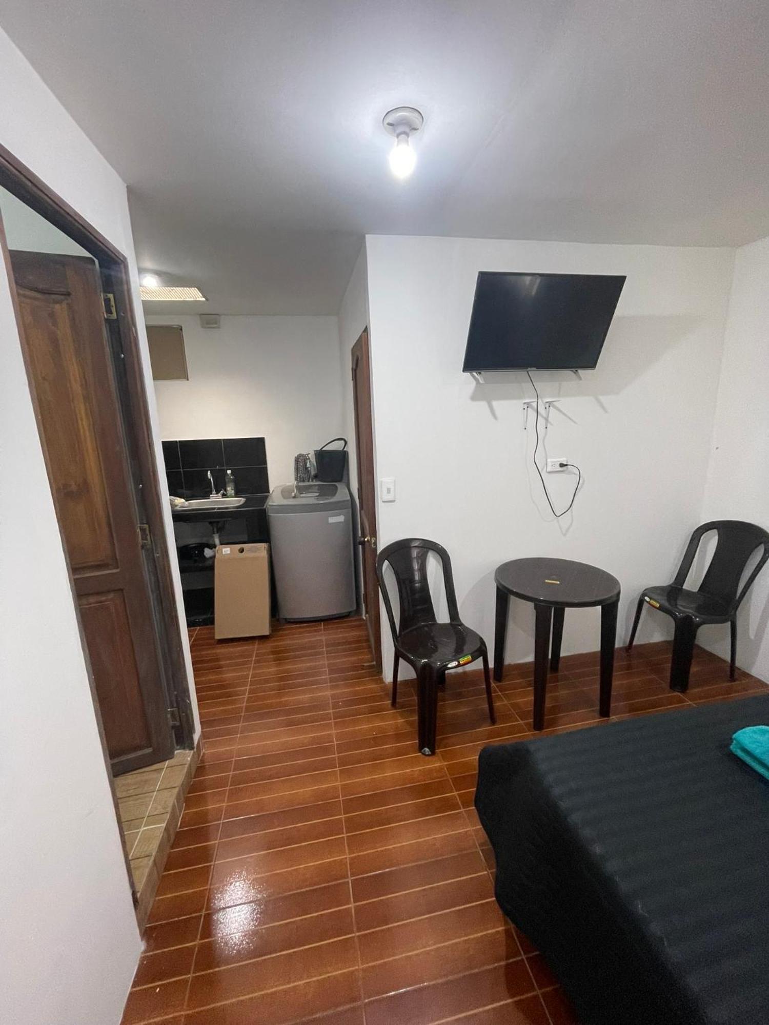 Est Castellana Cll 97 * Bogotá