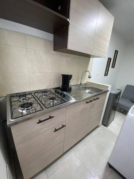 Hermoso Apto Cerca Al Aeropuerto Apartment *
