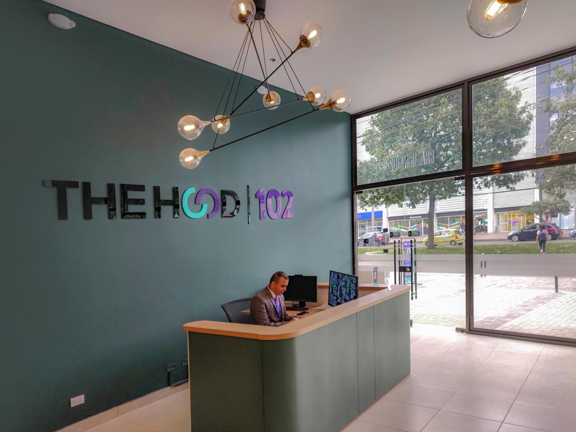 The Hood 102, Modern And Luxury *