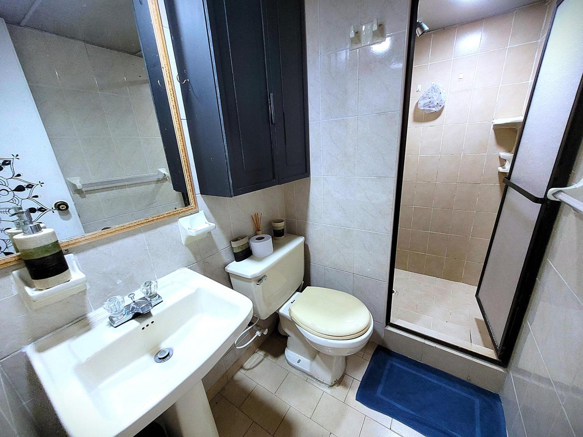 Lovely Private In In Cedritos Homestay *