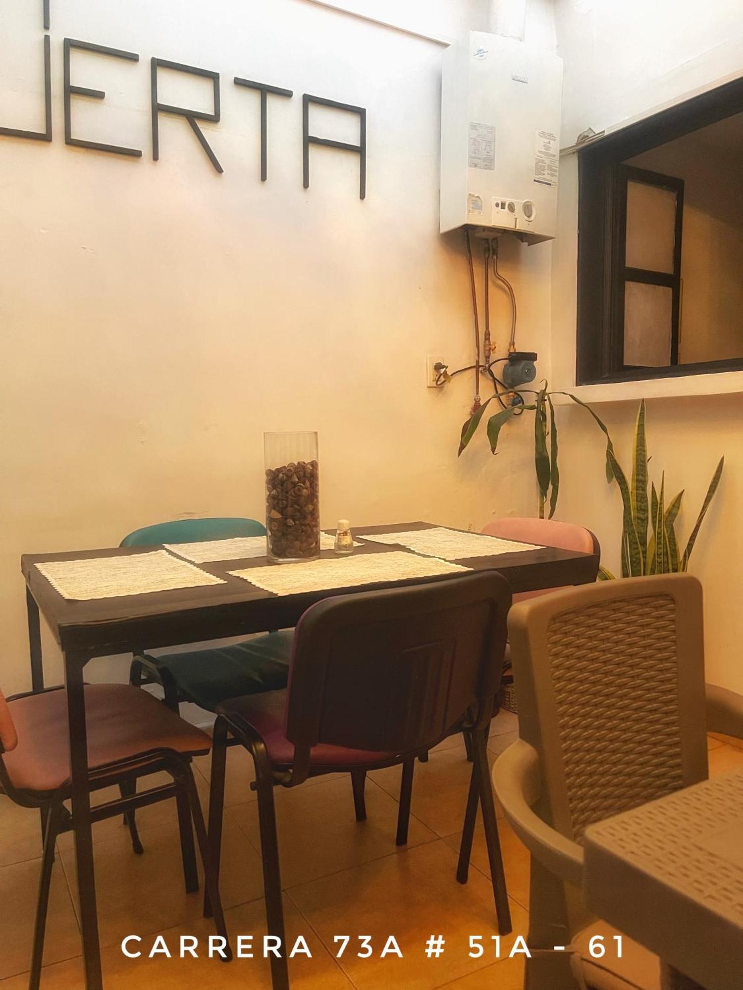 A 5 Minutos Del Aeropuerto El Dorado Homestay
