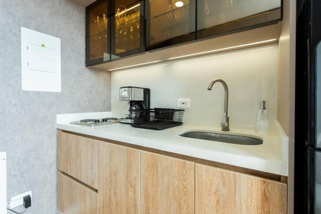 Apartment Excellent Location Brand New In Santa Barbara