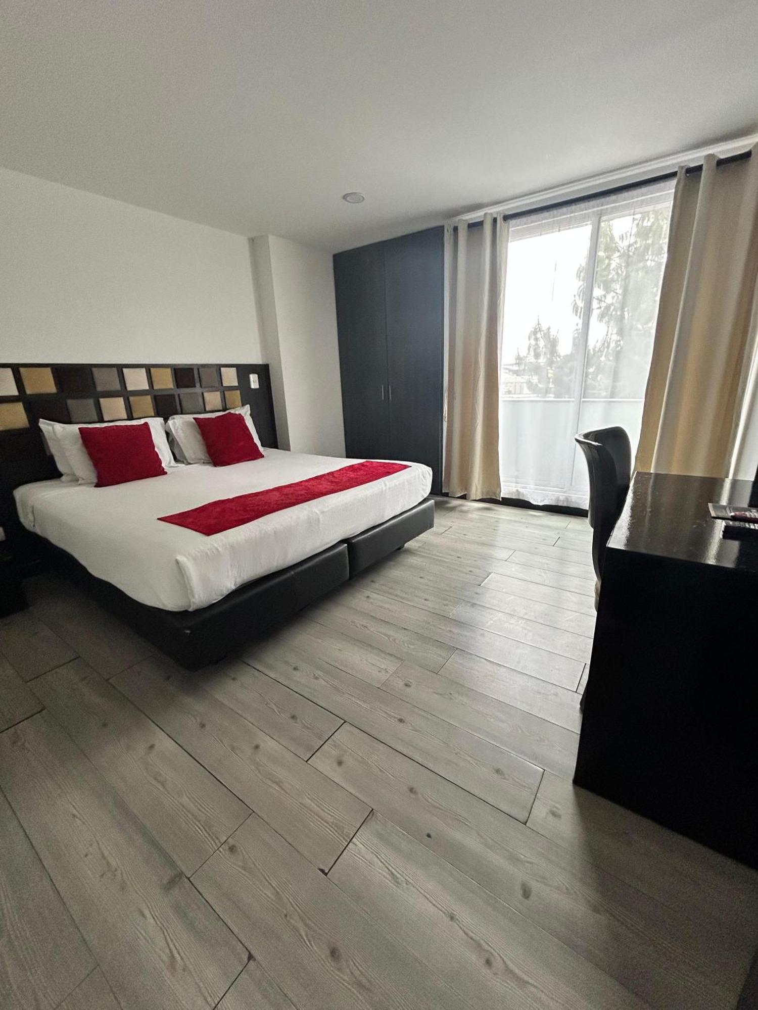 Aw Ariston 3* Bogota