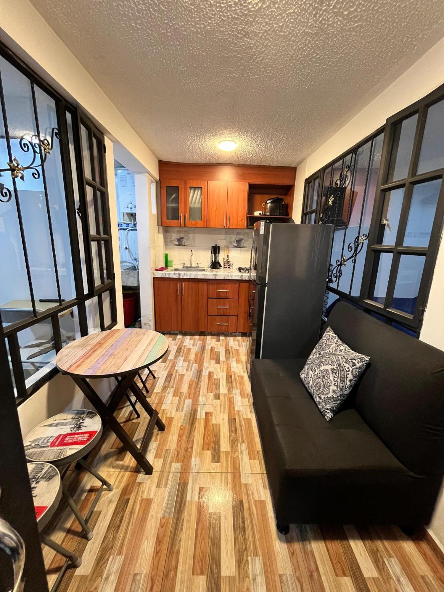 Apartasuites 53 Cerca Al Aeropuerto 01 * Bogota