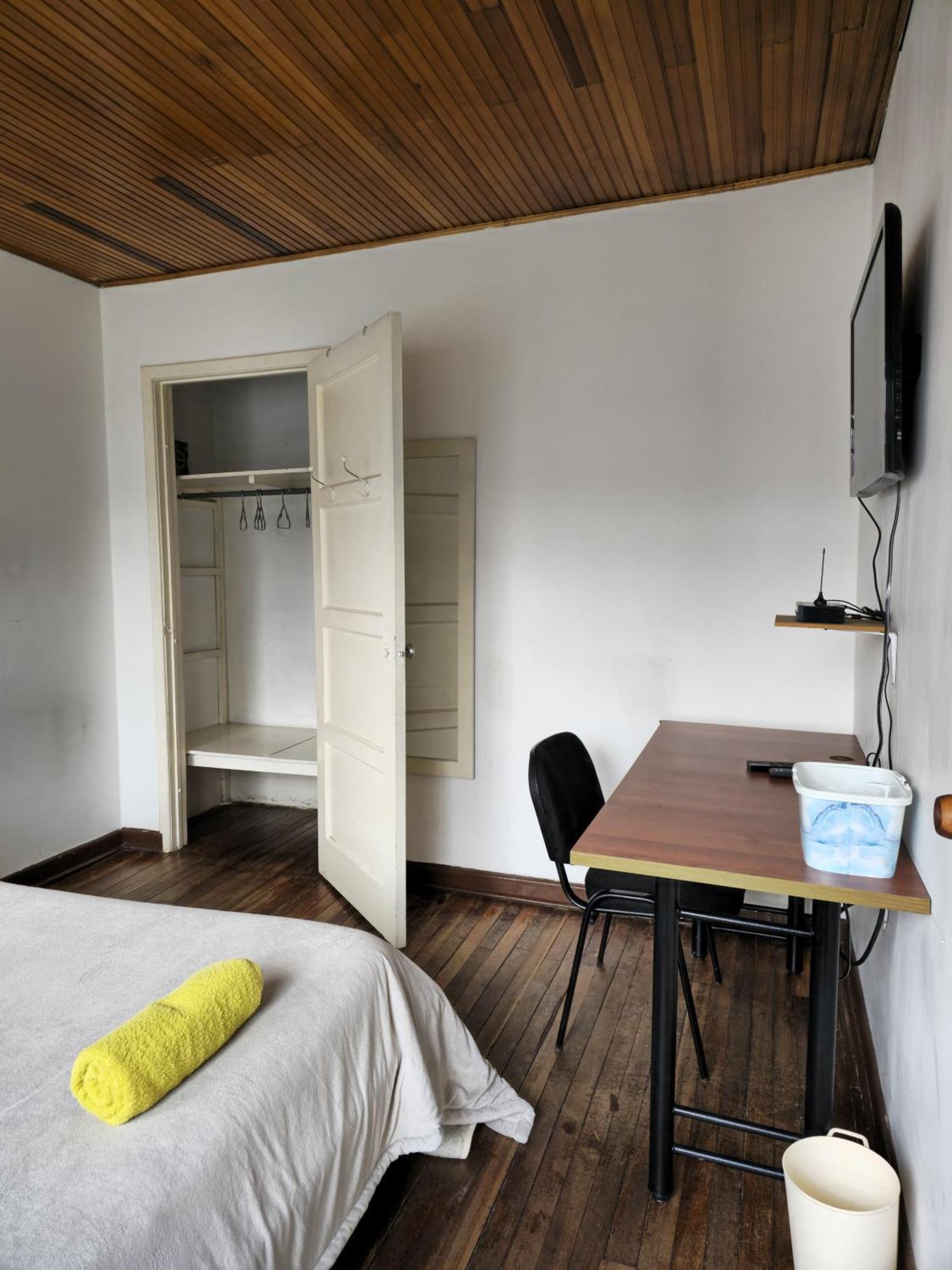 Guest house Casa En Ubicada En Zona *