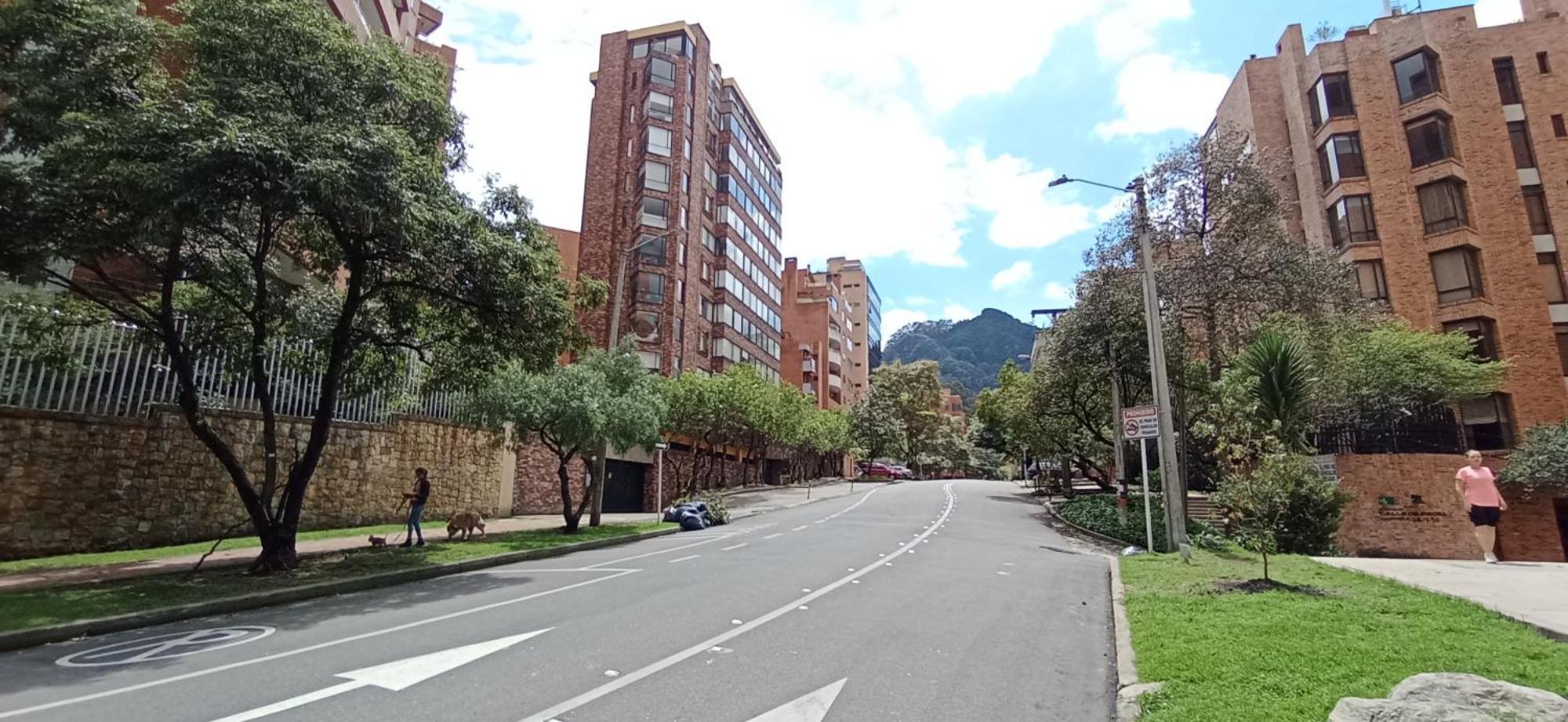 Silencio Y Seguridad En Rosales Apartment Bogota