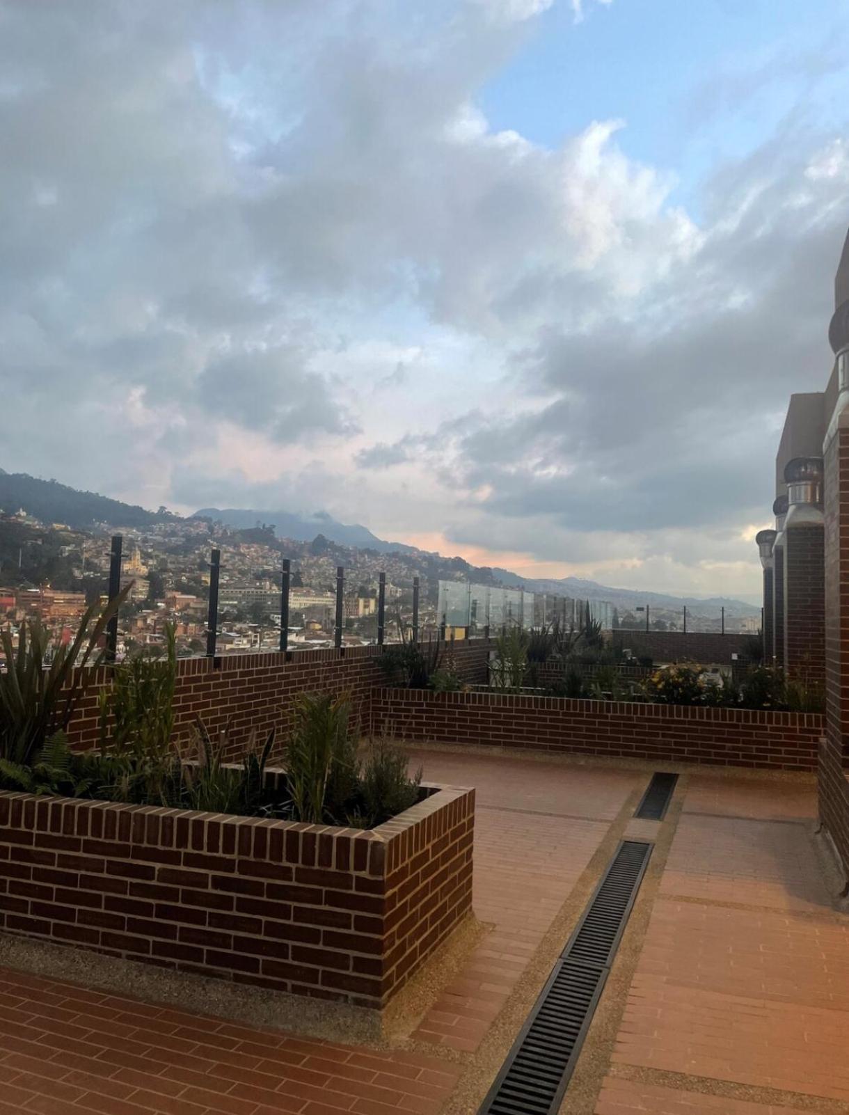 Downtown - Monserrate Views - Centro De - La Candelaria Apartment *