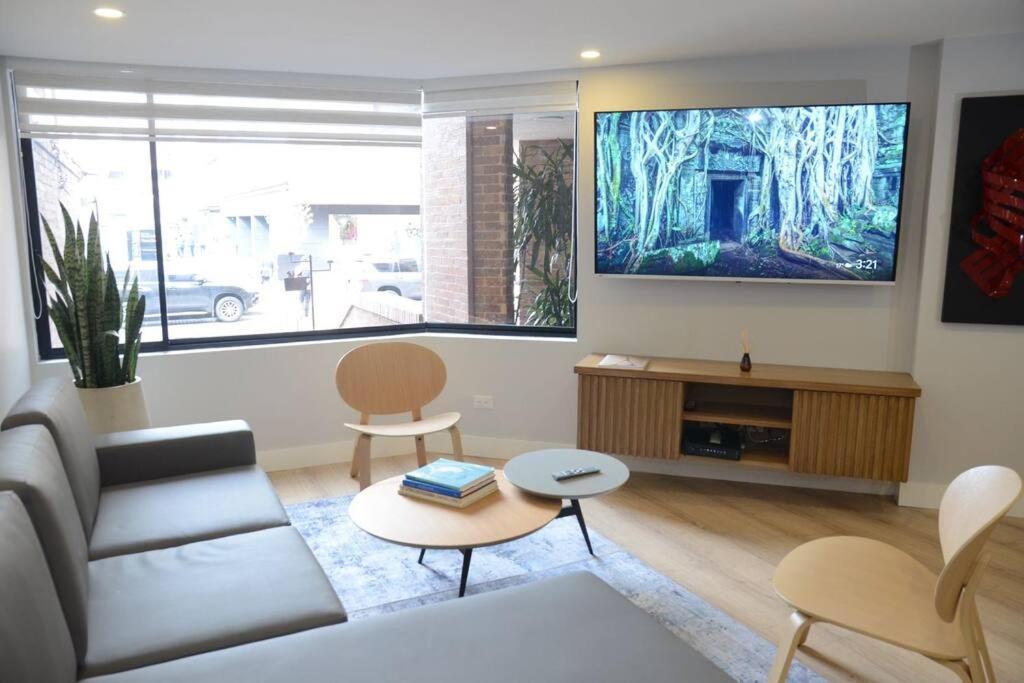 Beautiful 3 Bedroom In Zona Rosa *