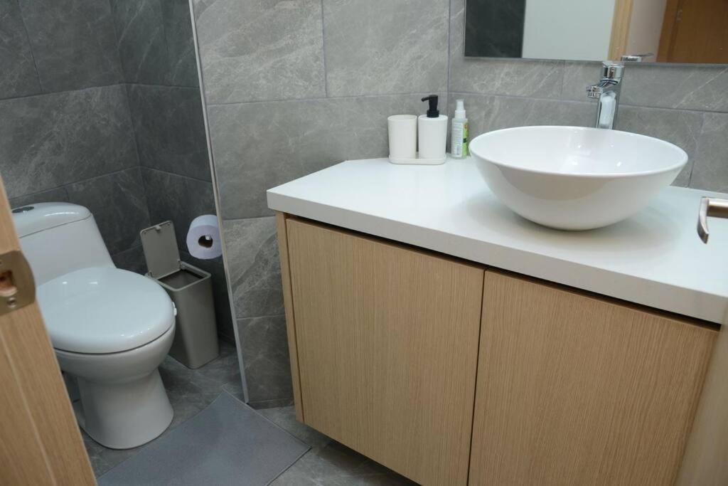 Beautiful 3 Bedroom In Zona Rosa Apartment *