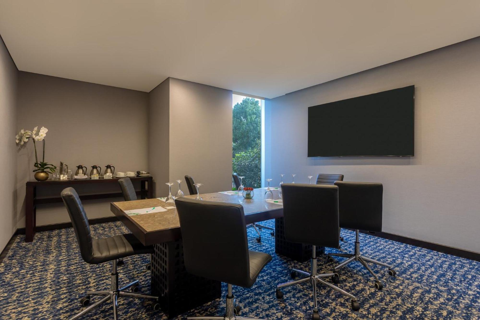 Hotel Airport By Ihg