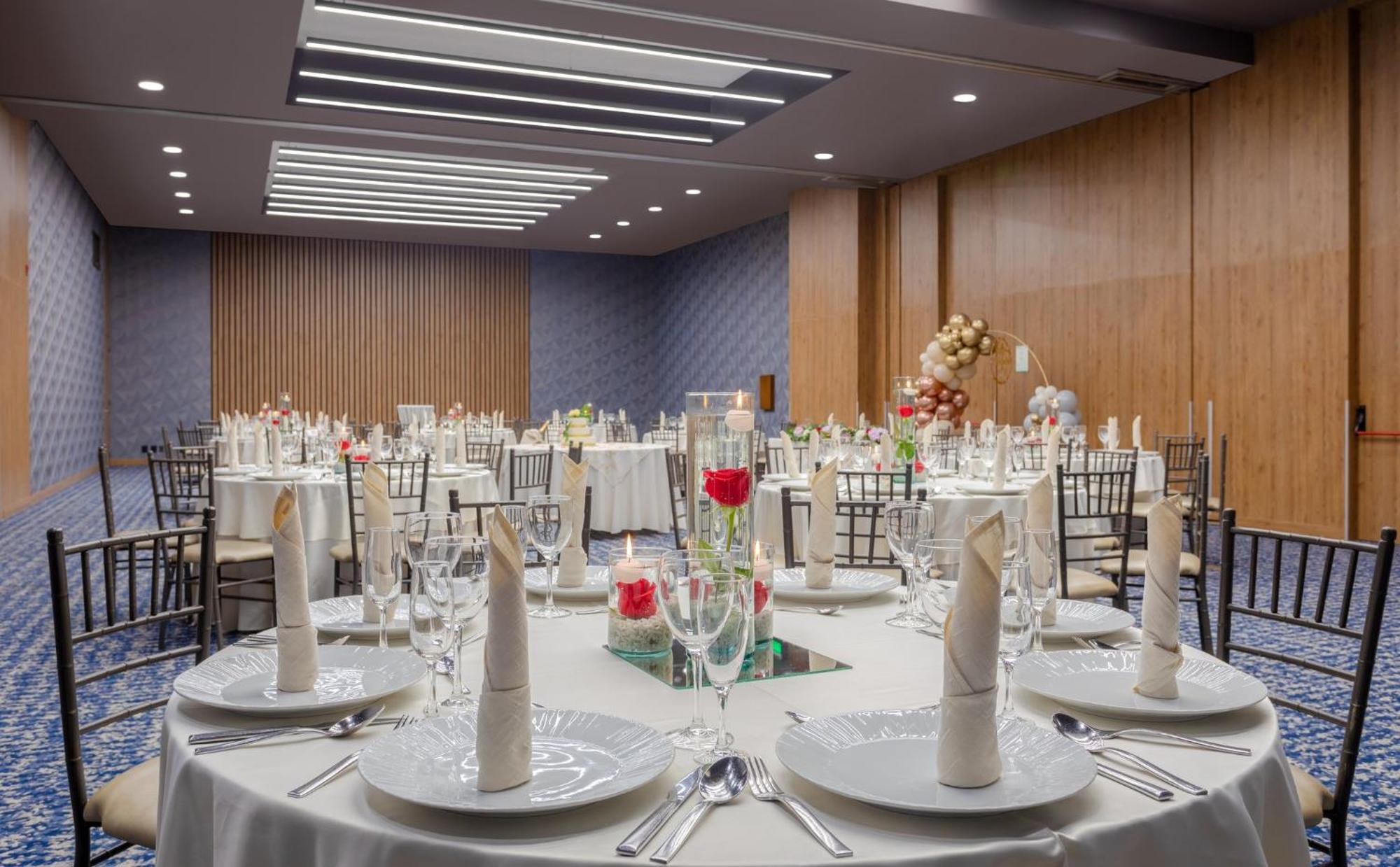 Hotel Airport By Ihg 4*