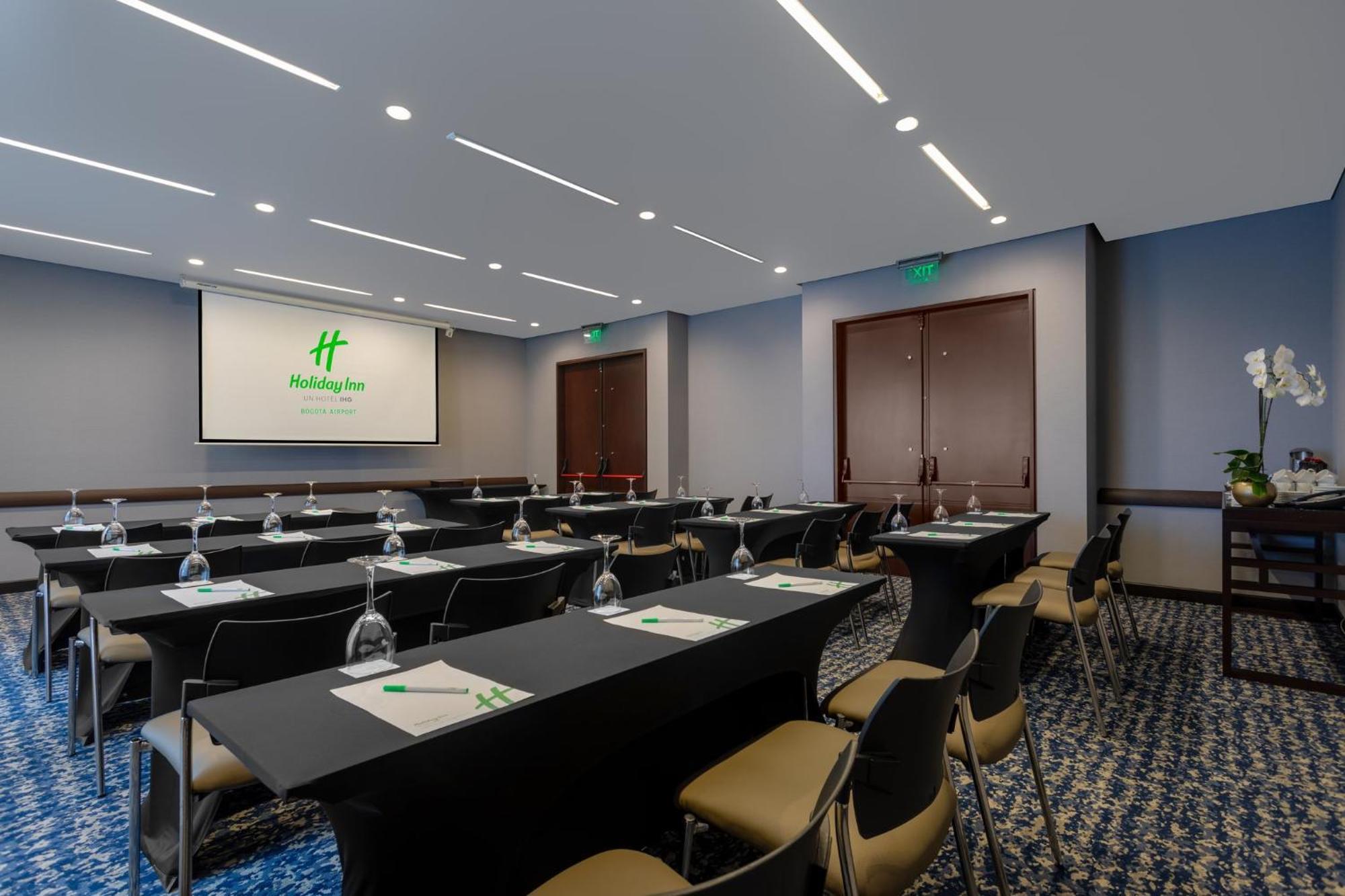 Airport By Ihg Hotel 4*