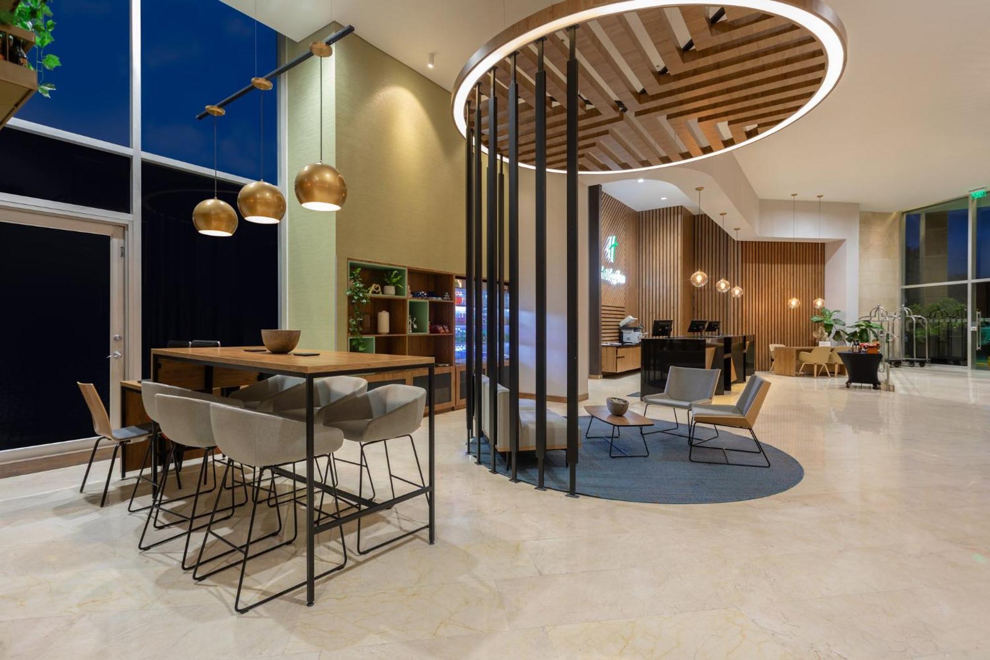 Airport By Ihg Hotel 4*