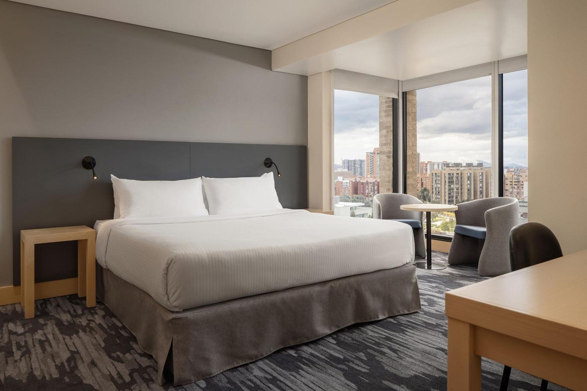 Hotel Fairfield By Marriott Embajada 4*