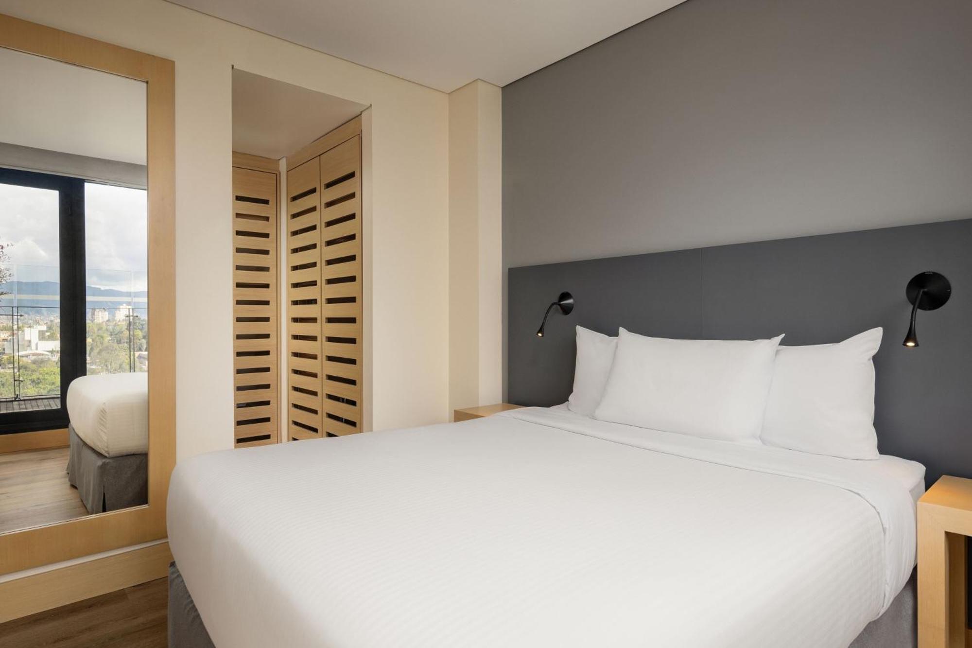 Fairfield By Marriott Embajada Hotel