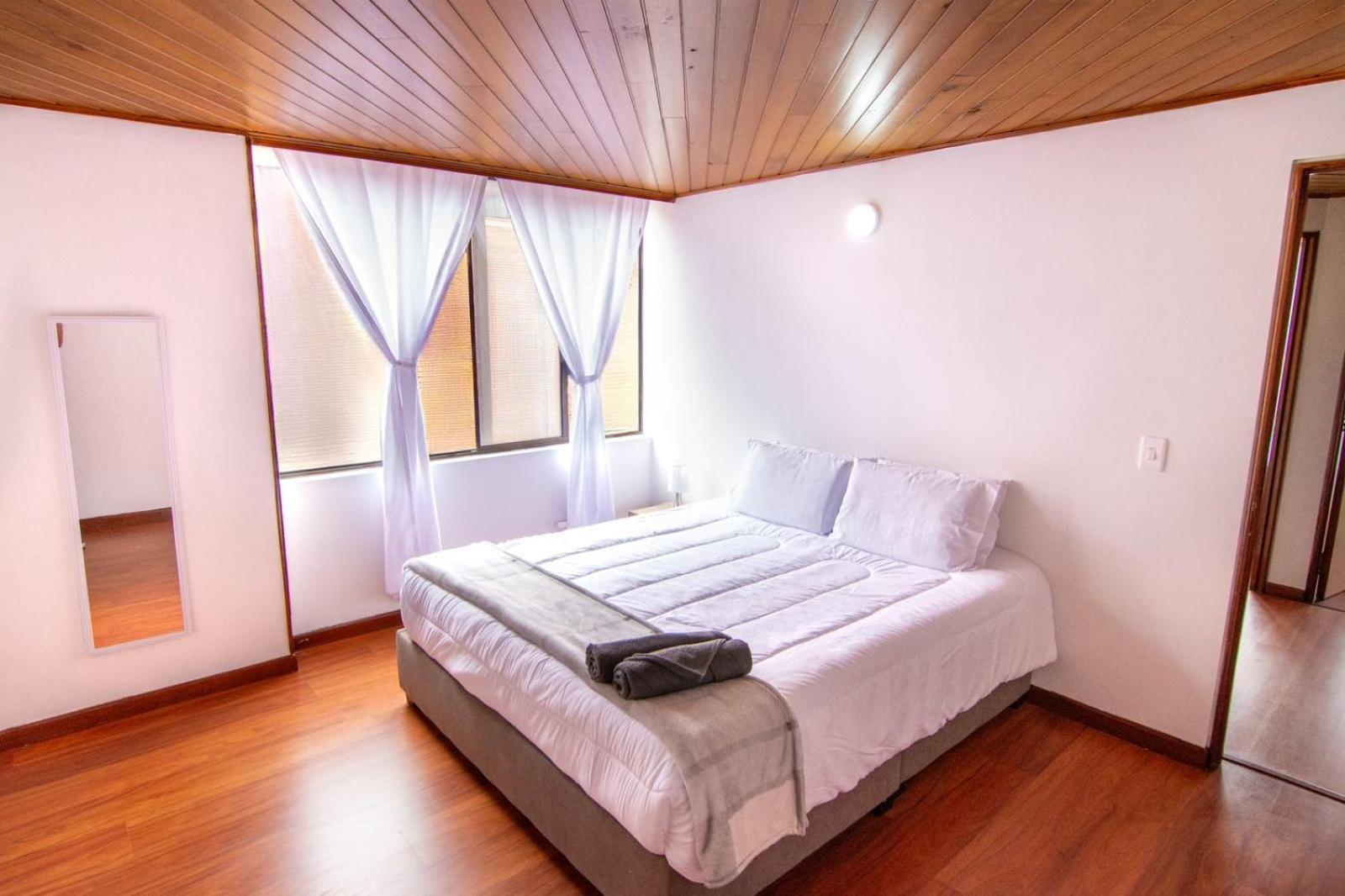 Apartment Stylish Urban Escape 3-bedroom - Upperclass Neighborhood
