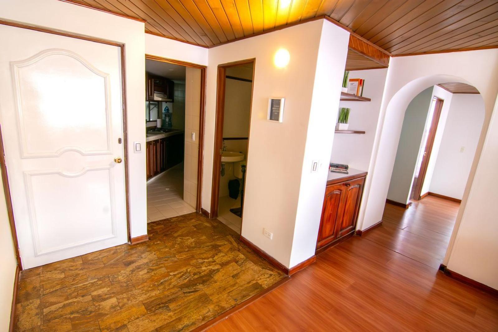 Stylish Urban Escape 3-bedroom - Upperclass Neighborhood Apartment