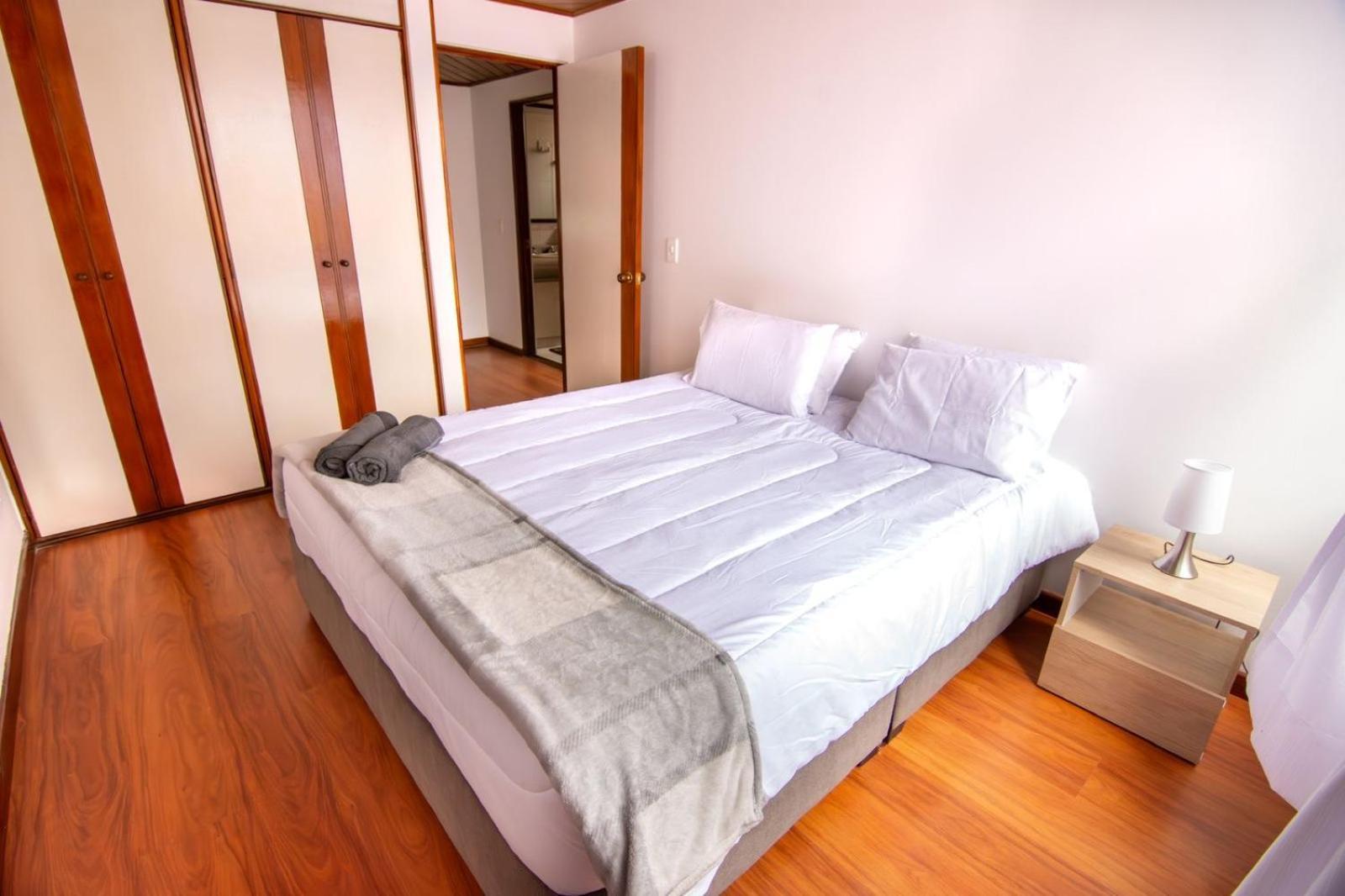 Apartment Stylish Urban Escape 3-bedroom - Upperclass Neighborhood