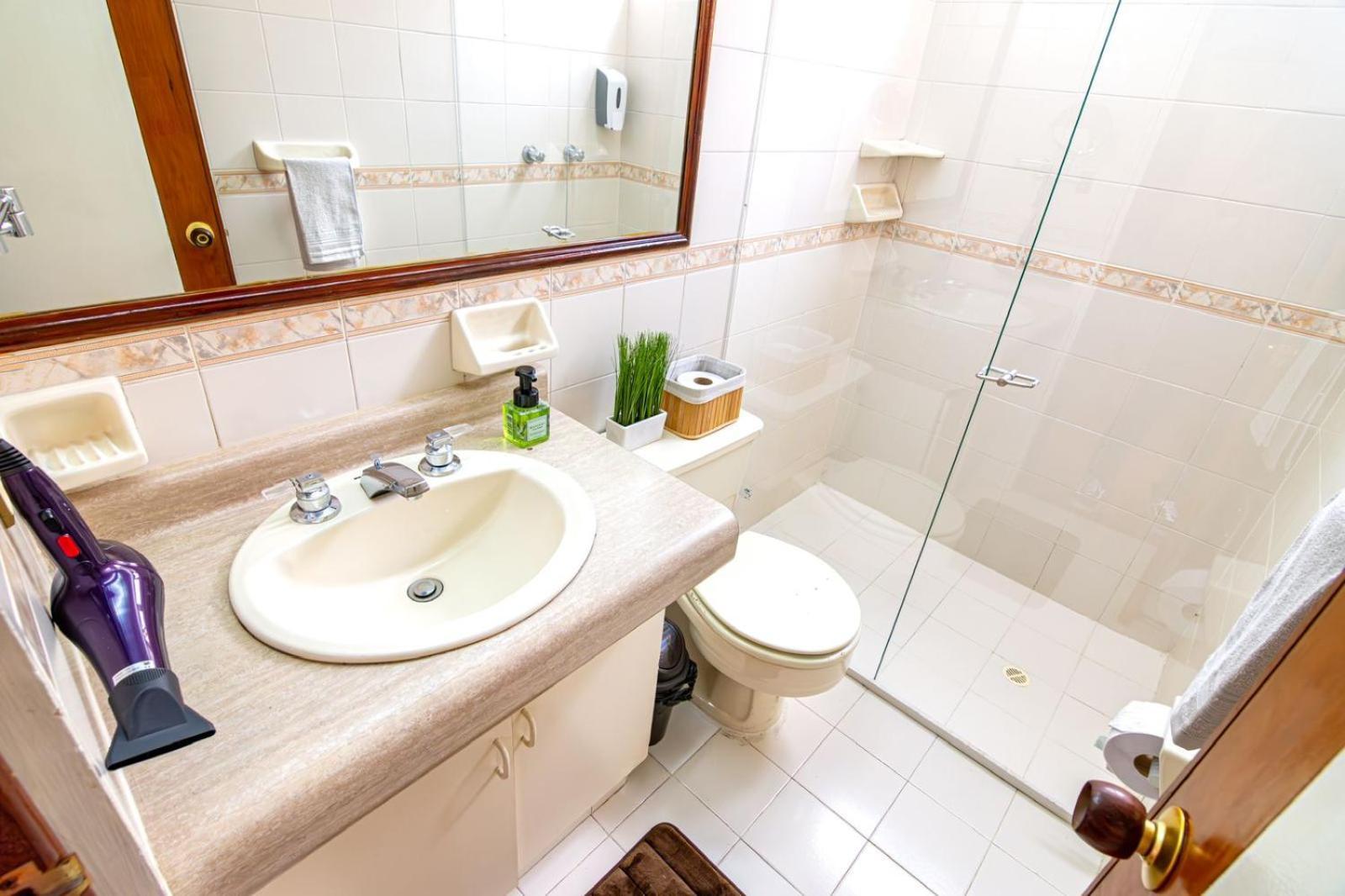Stylish Urban Escape 3-bedroom - Upperclass Neighborhood Apartment Bogota