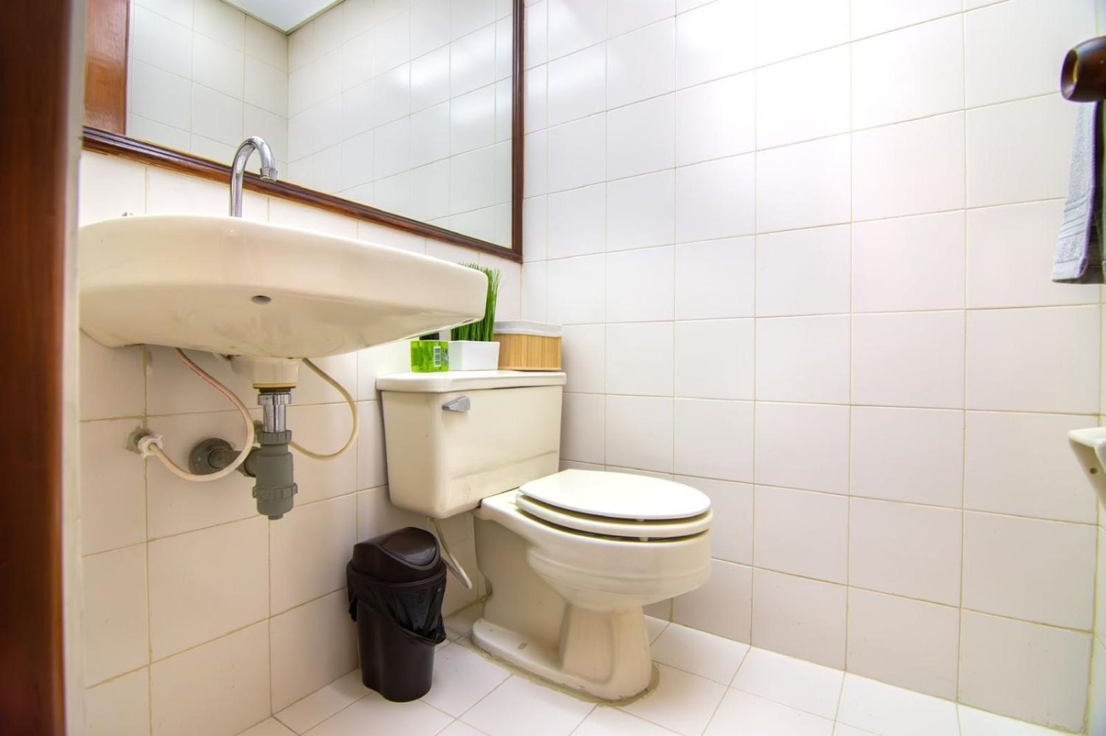 Stylish Urban Escape 3-bedroom - Upperclass Neighborhood Apartment