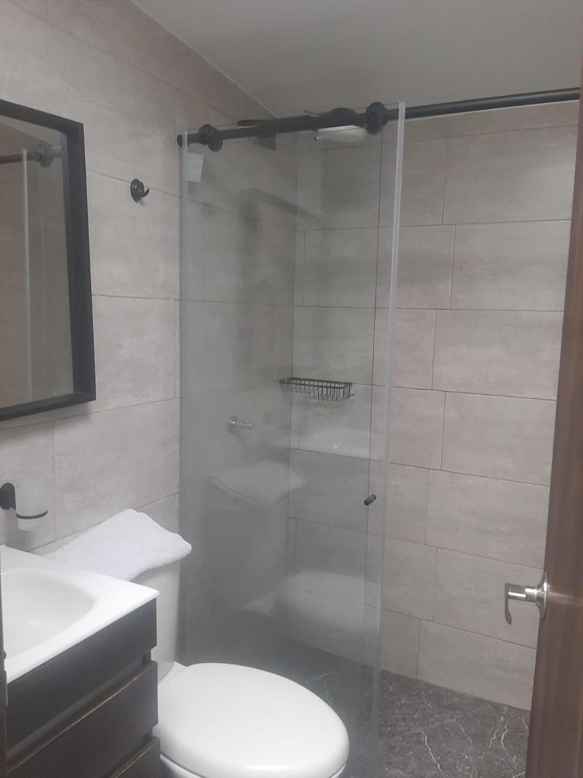 Apartment Sector De Corferias , Y A 5 Cuadras, Embajada Americana 10 Cuadras, Cerca Al Can , G 12 , Universidad Nacional , Aeropuerto A 2 Cuadras Estacion Ciudad Universitaria Marque-tresdiecisietecincoveintisieteveintiseistreintayu *