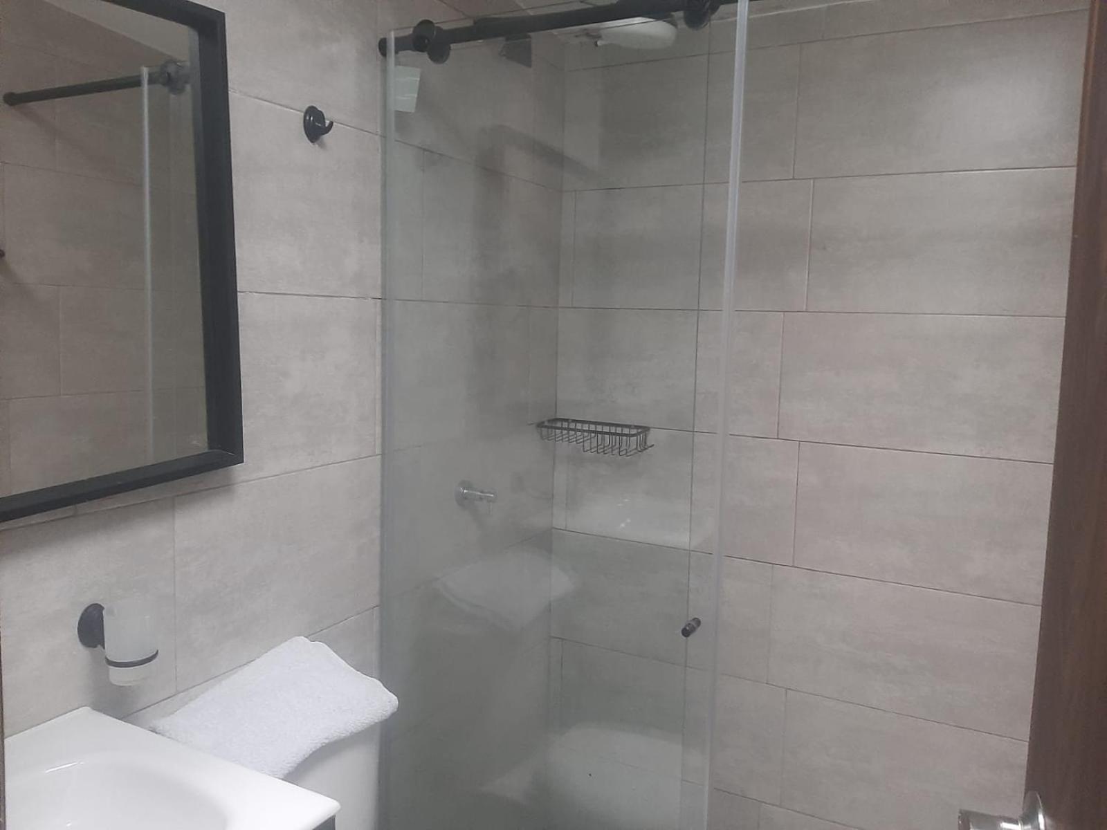 Sector De Corferias , Y A 5 Cuadras, Embajada Americana 10 Cuadras, Cerca Al Can , G 12 , Universidad Nacional , Aeropuerto A 2 Cuadras Estacion Ciudad Universitaria Marque-tresdiecisietecincoveintisieteveintiseistreintayu Apartment Bogota