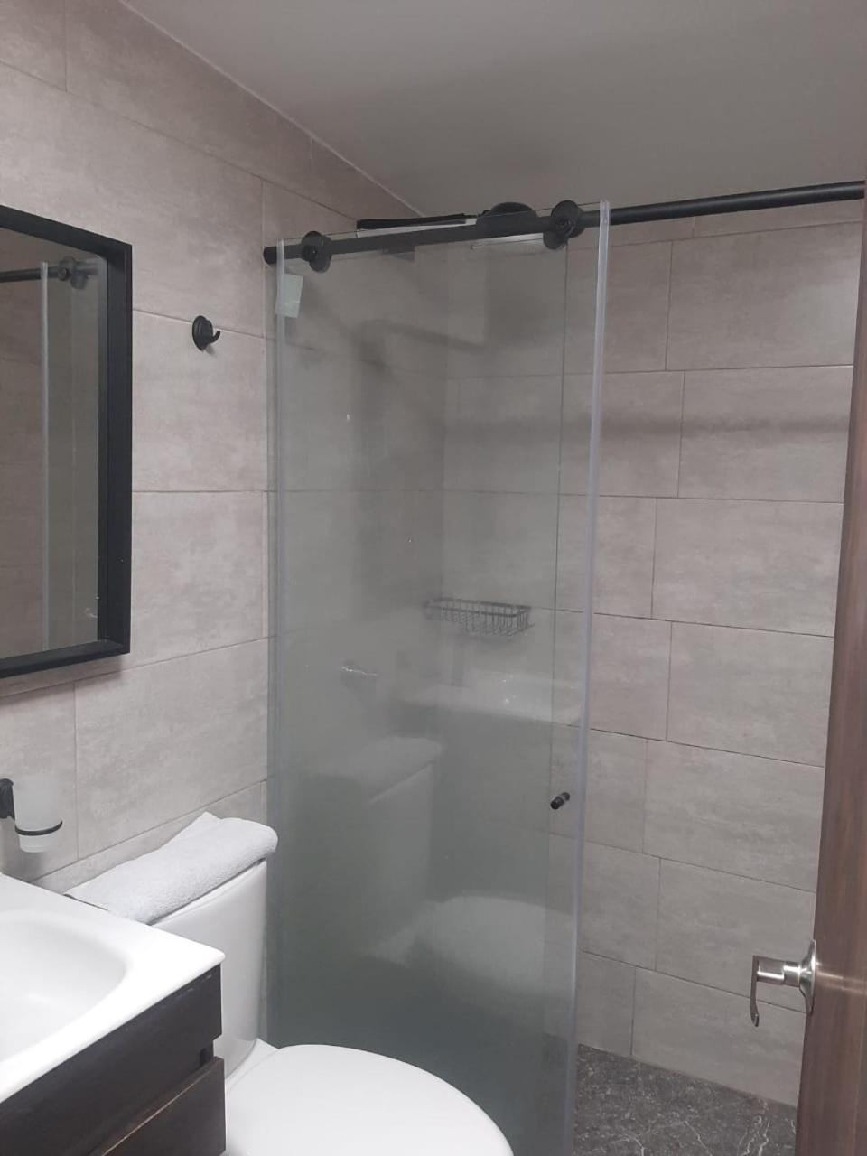 Apartment Sector De Corferias , Y A 5 Cuadras, Embajada Americana 10 Cuadras, Cerca Al Can , G 12 , Universidad Nacional , Aeropuerto A 2 Cuadras Estacion Ciudad Universitaria Marque-tresdiecisietecincoveintisieteveintiseistreintayu