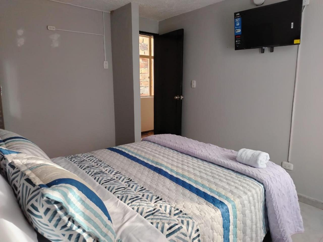 Guest house Dos Independientes Con Bano Compartido Bogota