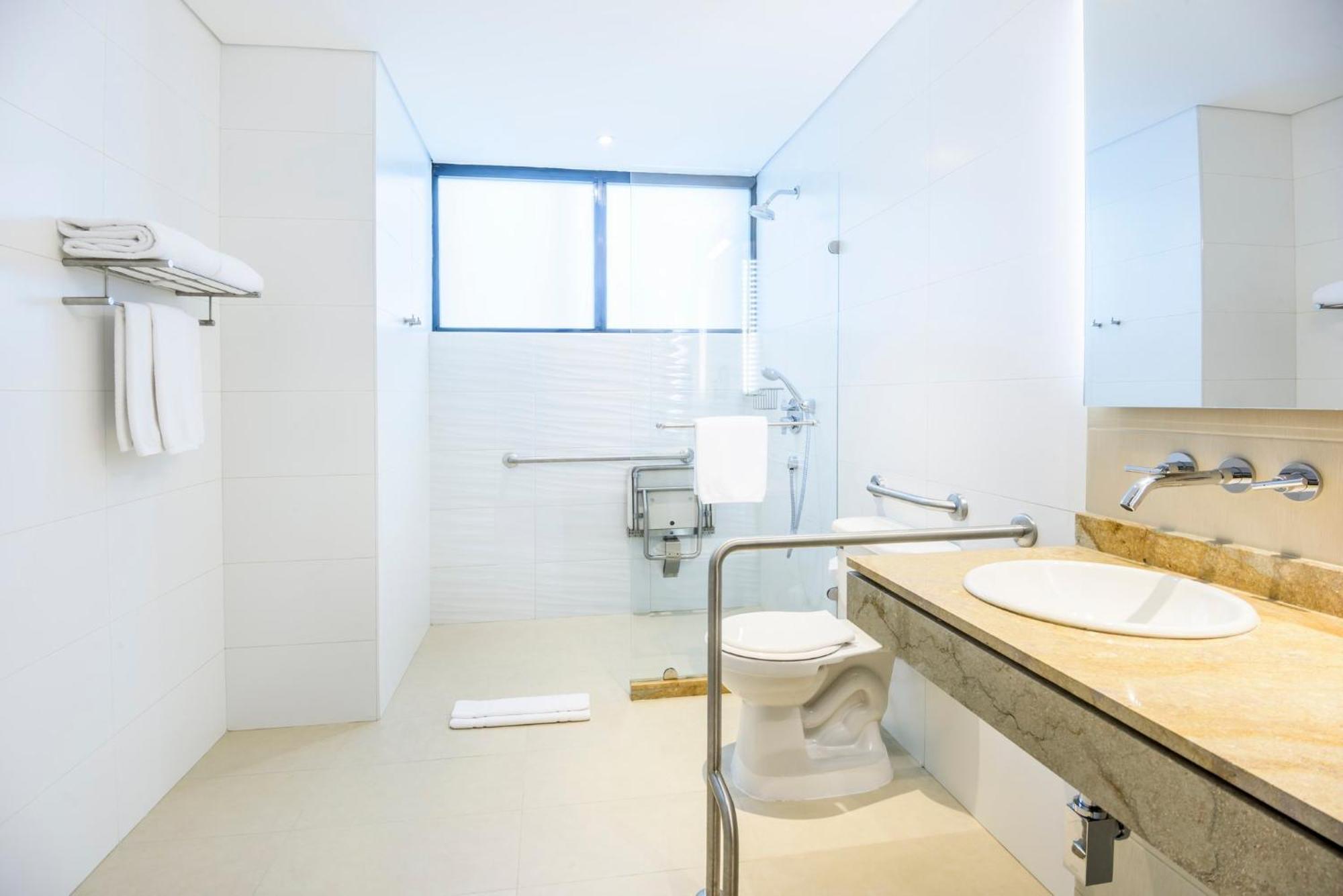 Express&suites Zona Financiera, An Ihg Hotel 4*