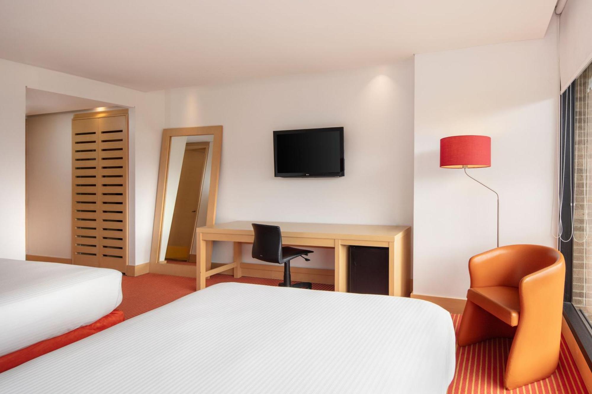 Fairfield By Marriott Embajada Hotel 4*