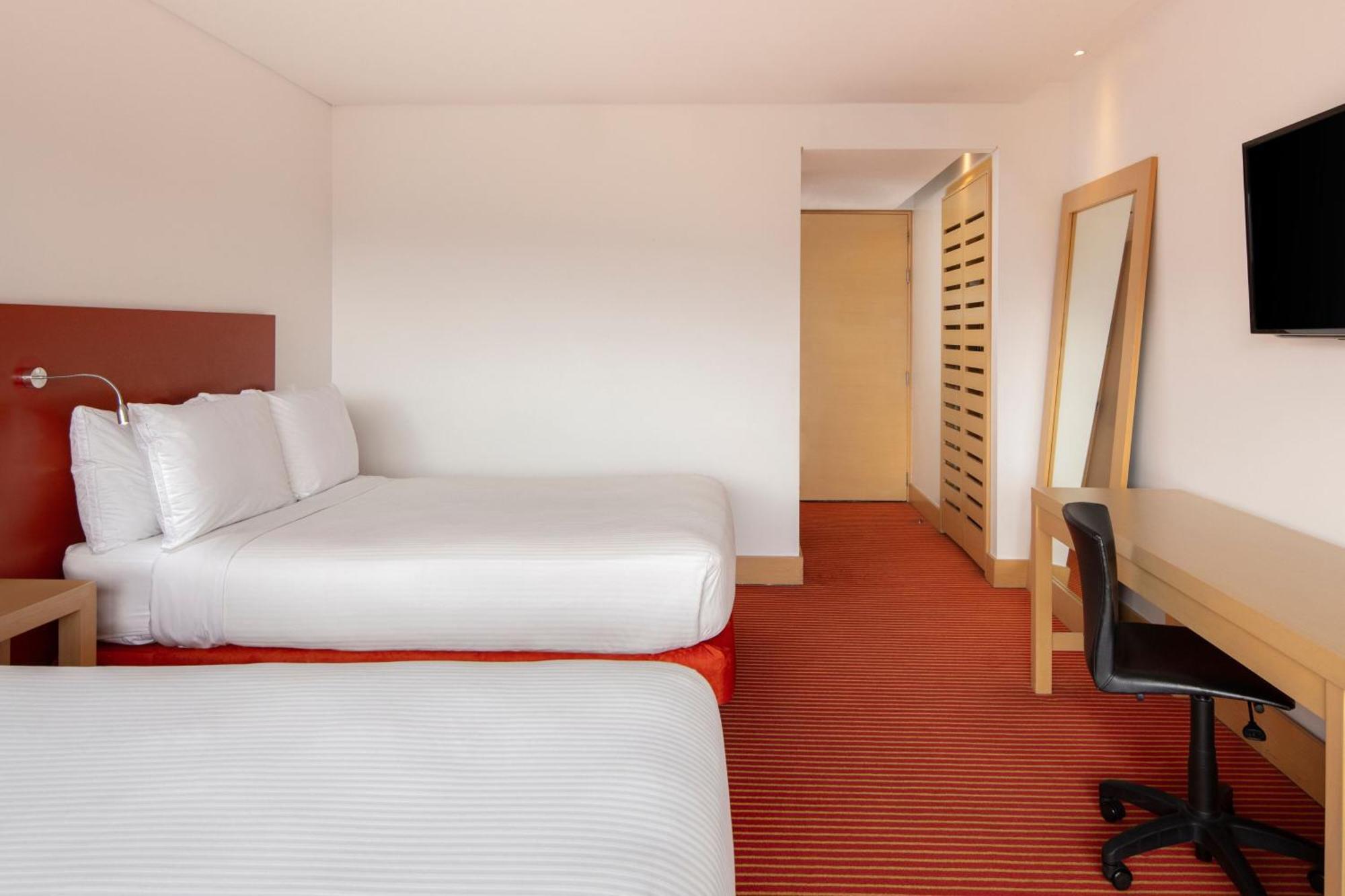 Fairfield By Marriott Embajada Hotel Bogota