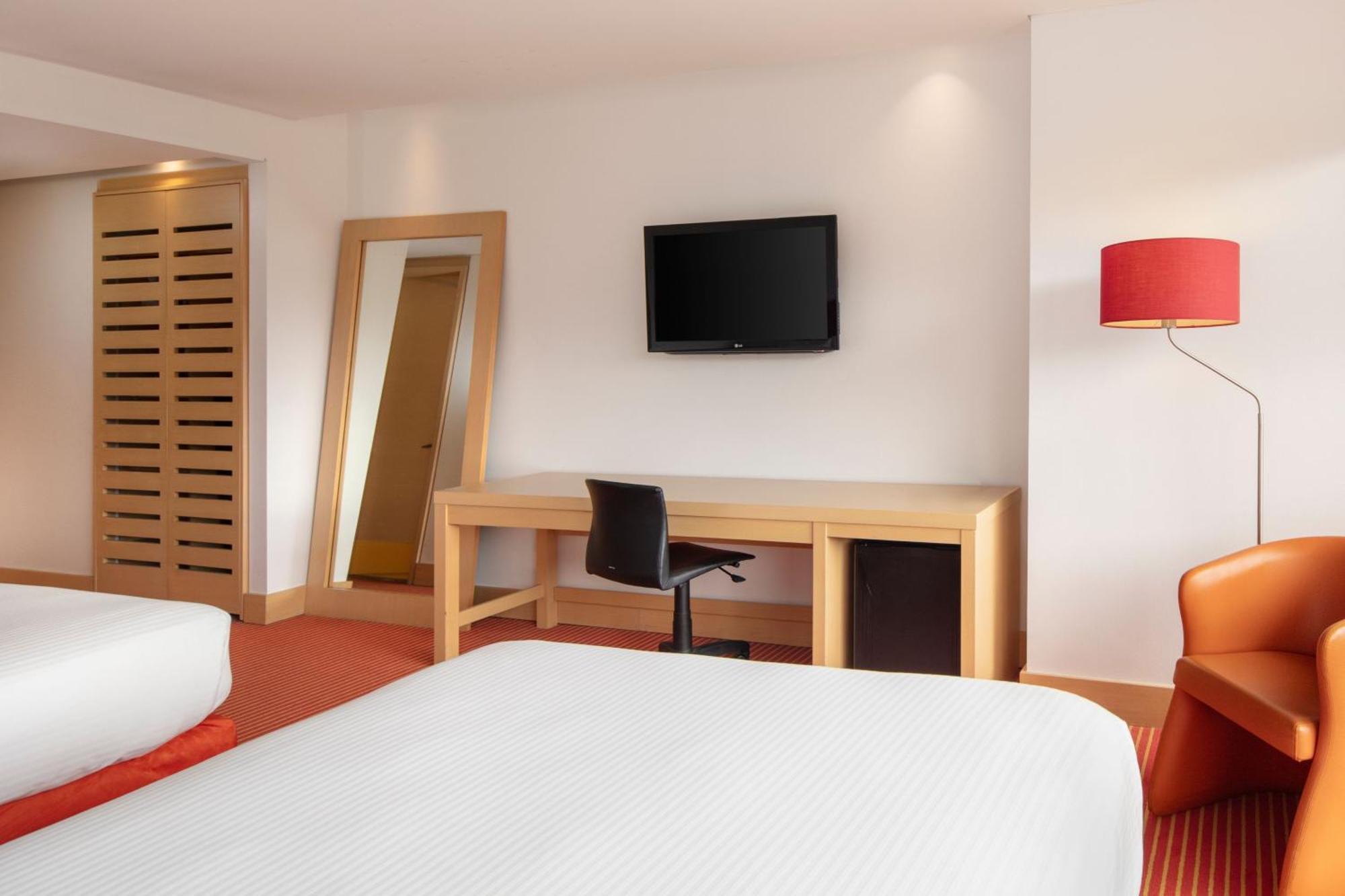 Fairfield By Marriott Embajada Hotel