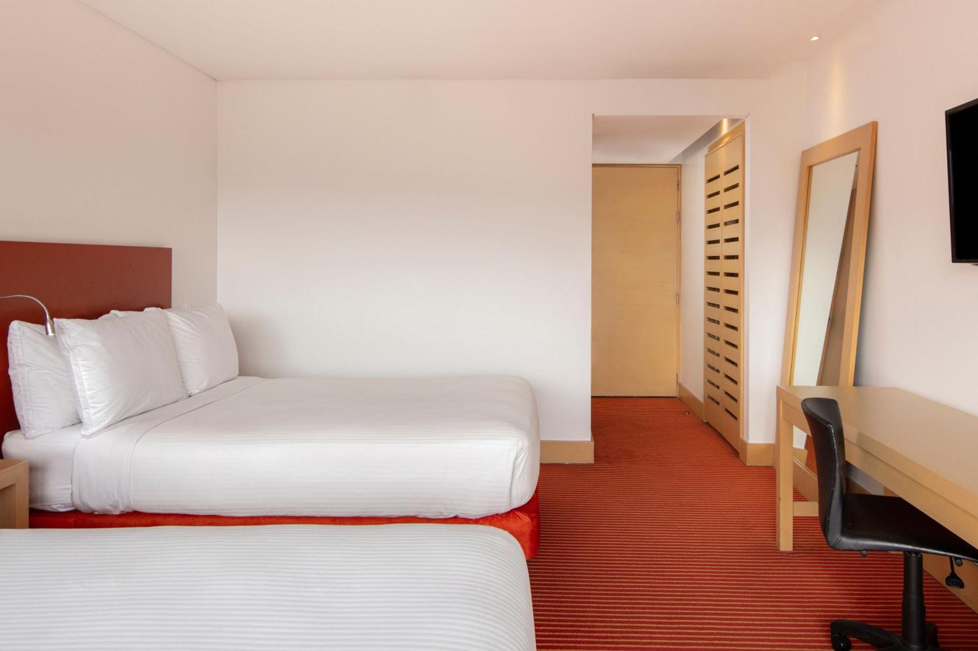 Hotel Fairfield By Marriott Embajada