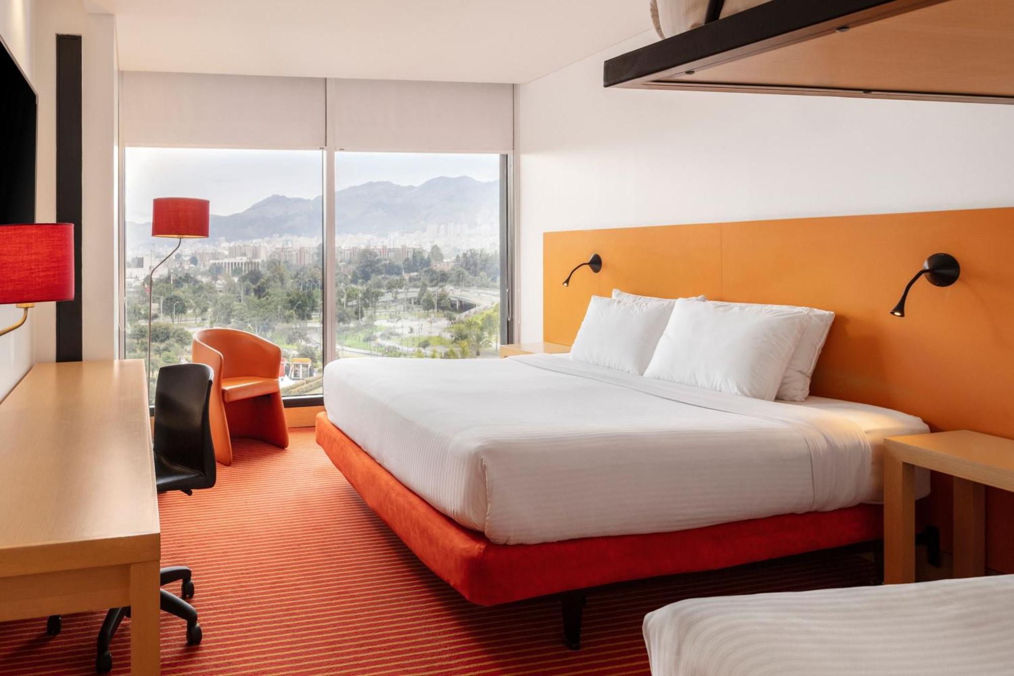 Hotel Fairfield By Marriott Embajada 4*