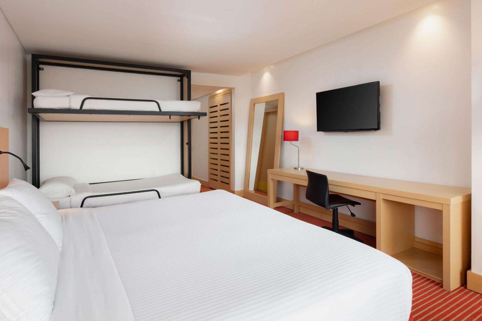 Fairfield By Marriott Embajada Hotel Bogota