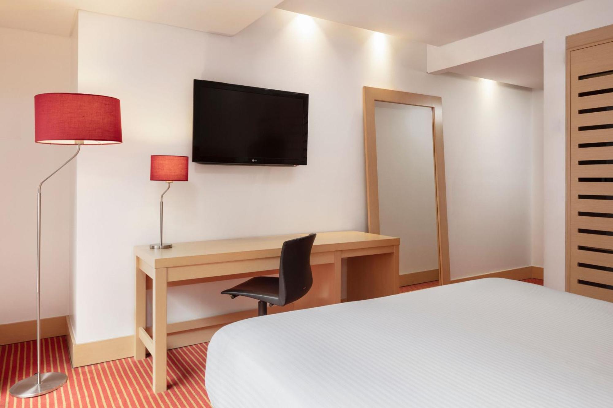 Hotel Fairfield By Marriott Embajada