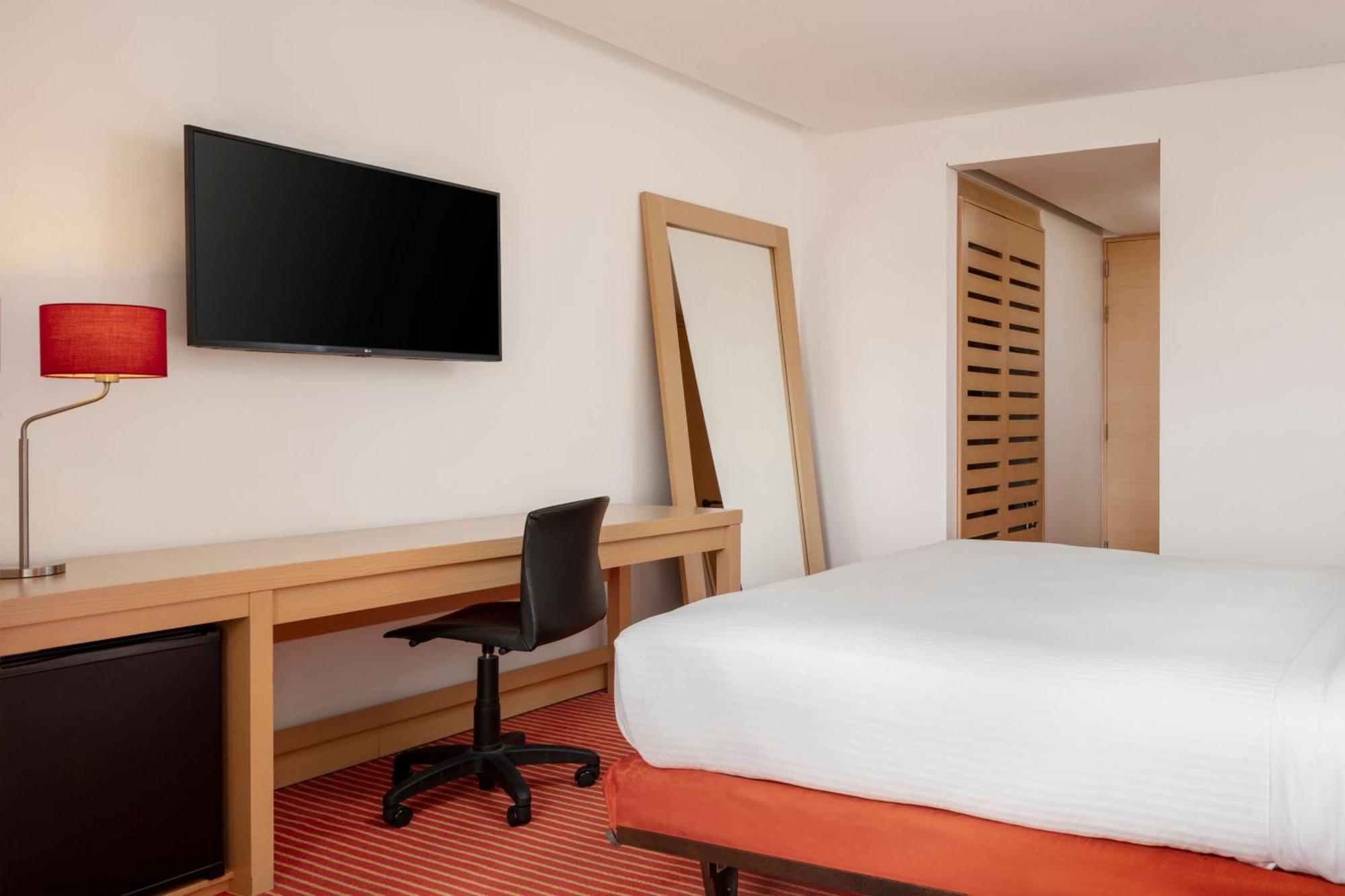 Fairfield By Marriott Embajada Hotel 4*