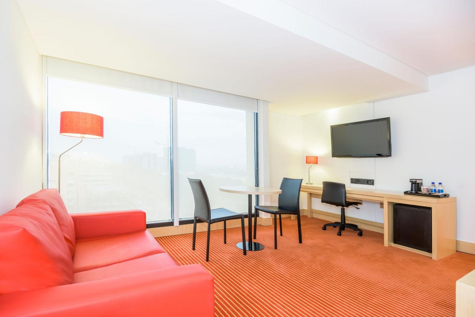 Hotel Fairfield By Marriott Embajada Bogota