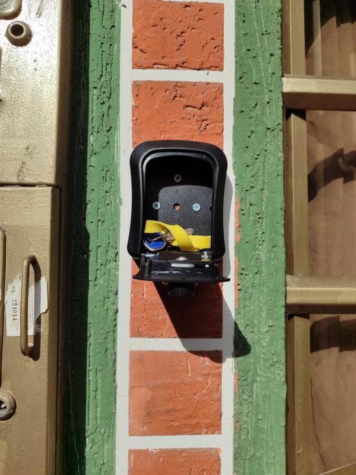 Mi Casa, Ahora Tu Casa *