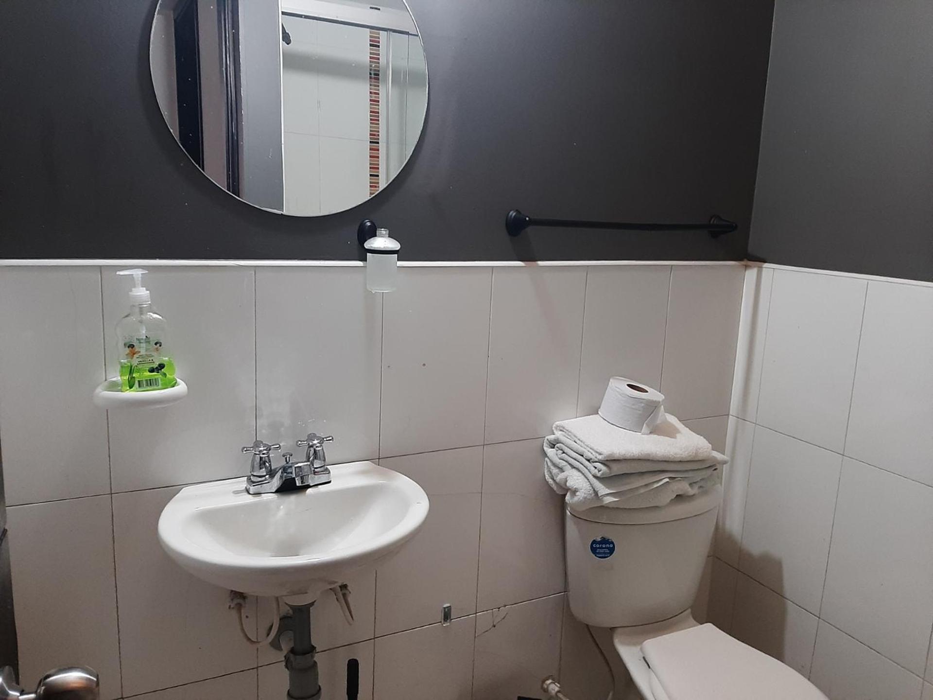 Piso Familiar Cerca Emnajada Y Sector De Corferias G12 Guest house
