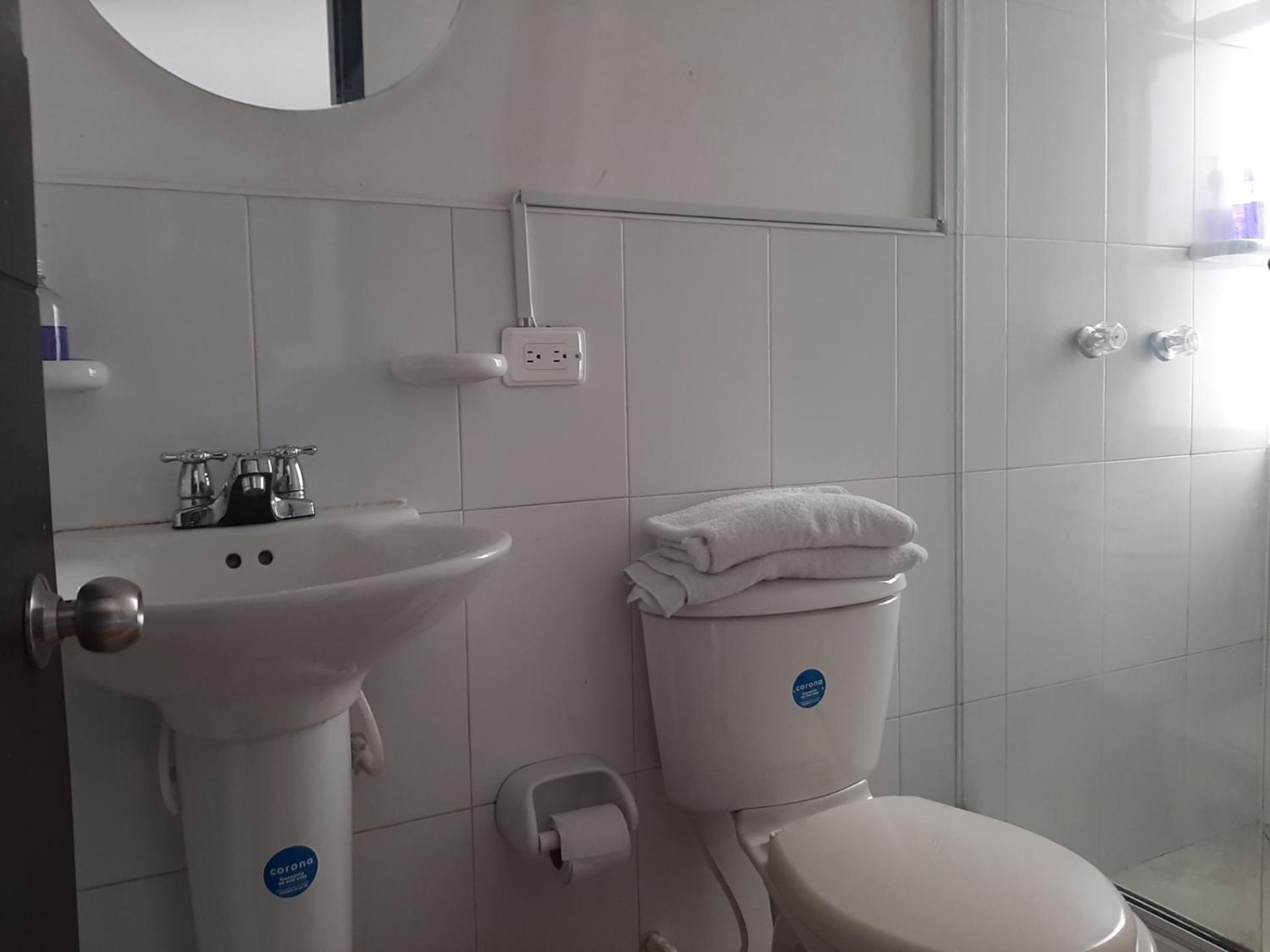 Piso Familiar Cerca Emnajada Y Sector De Corferias G12