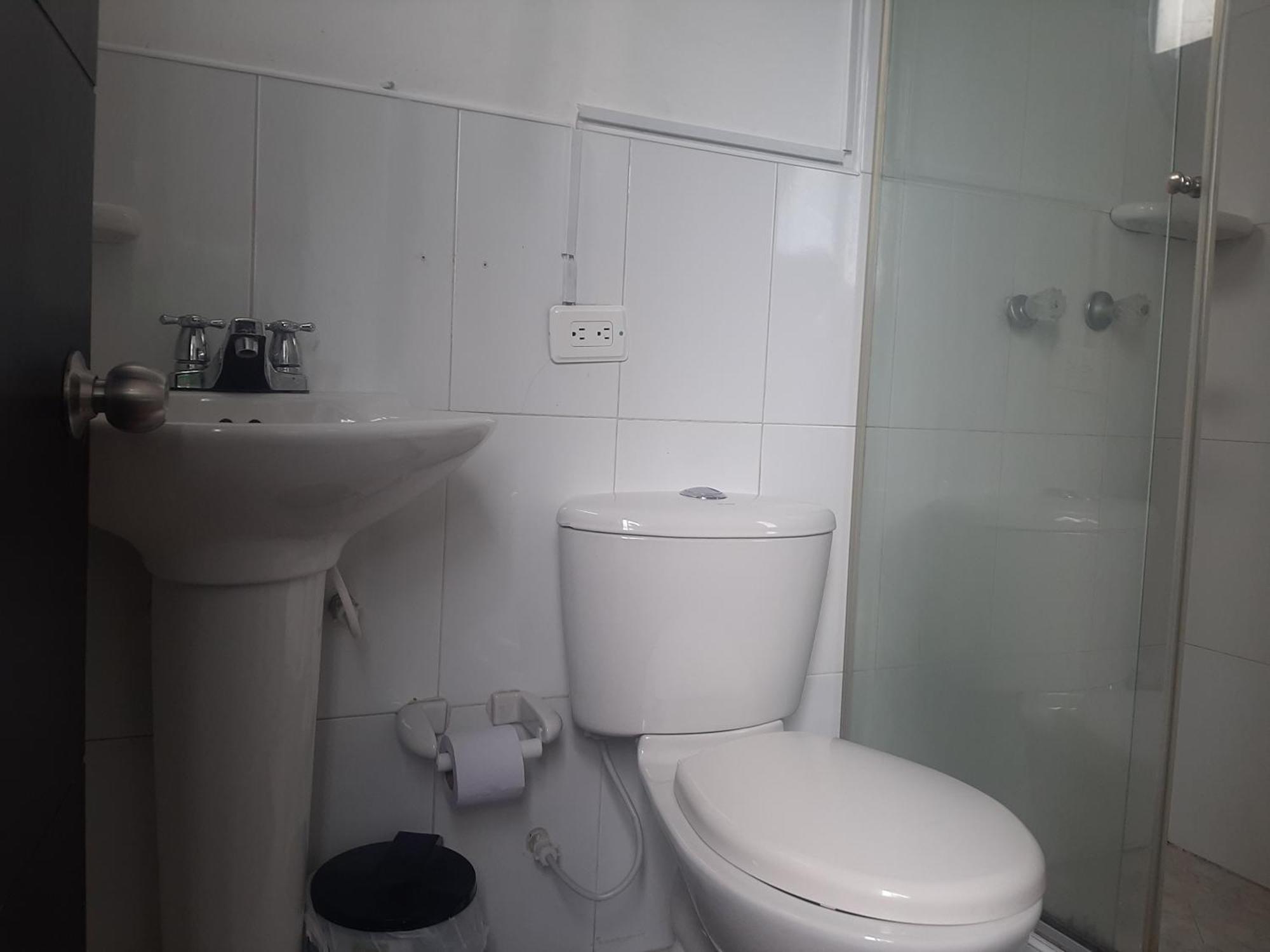 Piso Familiar Cerca Emnajada Y Sector De Corferias G12 *