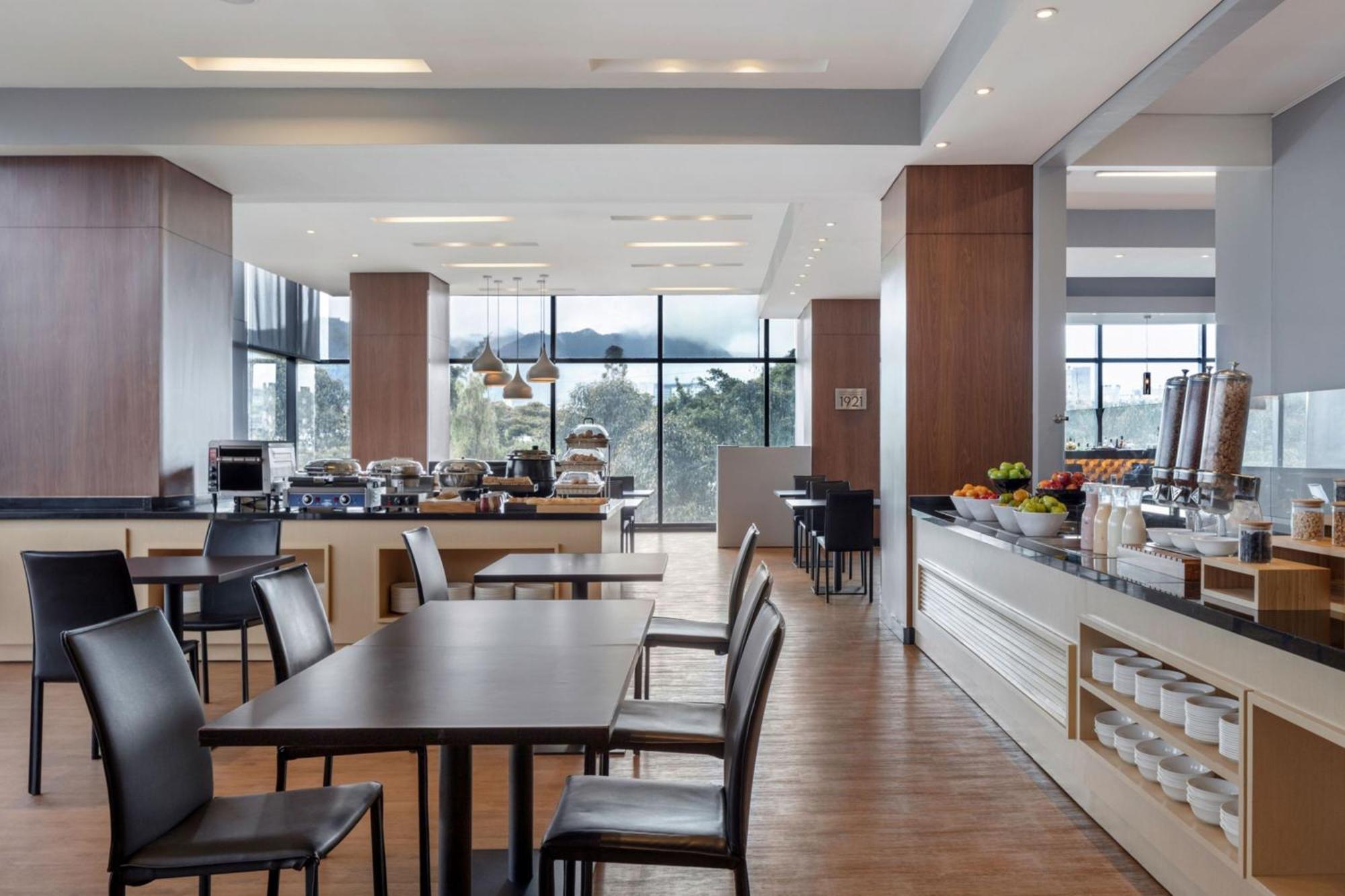 Hotel Fairfield By Marriott Embajada 4*