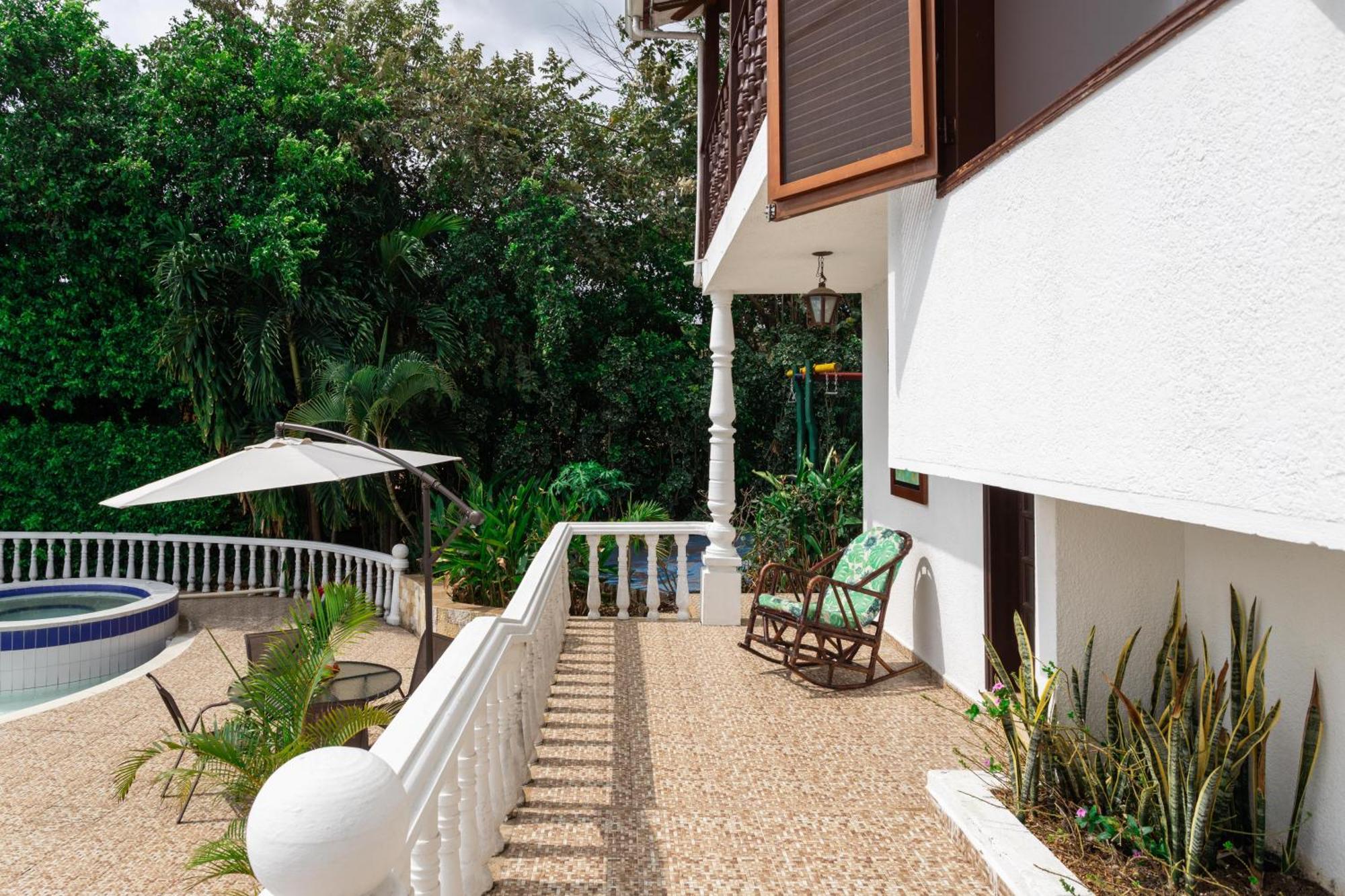 Villa With Swimming Pool, Jacuzzi And Sauna *
