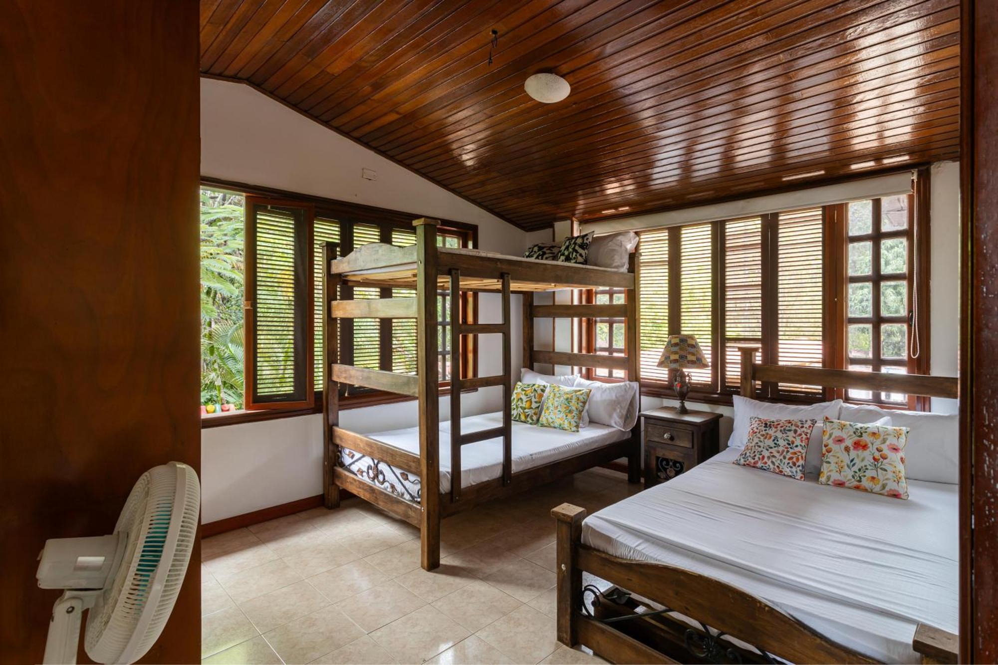 Villa With Swimming Pool, Jacuzzi And Sauna Bogotá