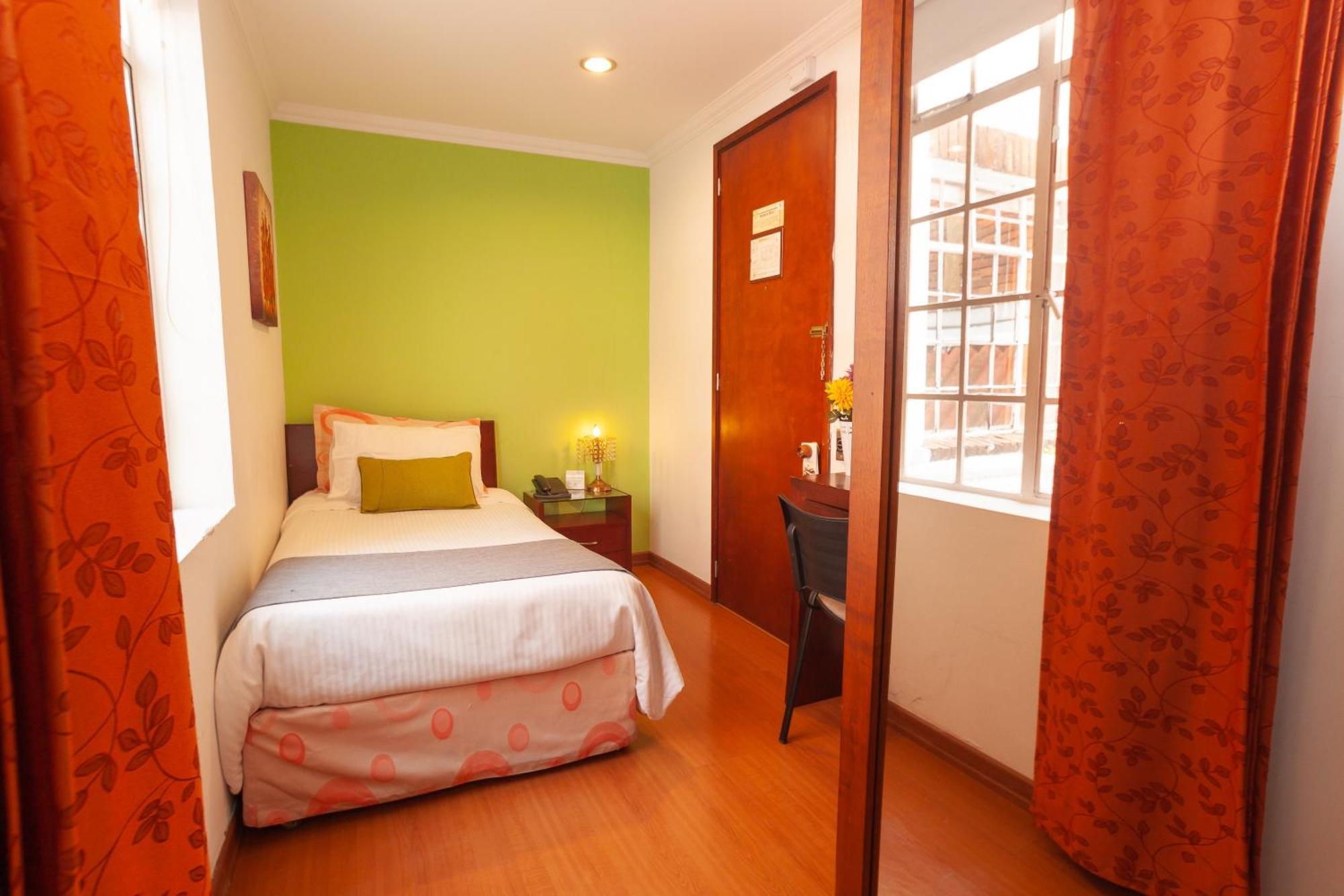 Aparthotel Apartasuites Plaza Antigua *